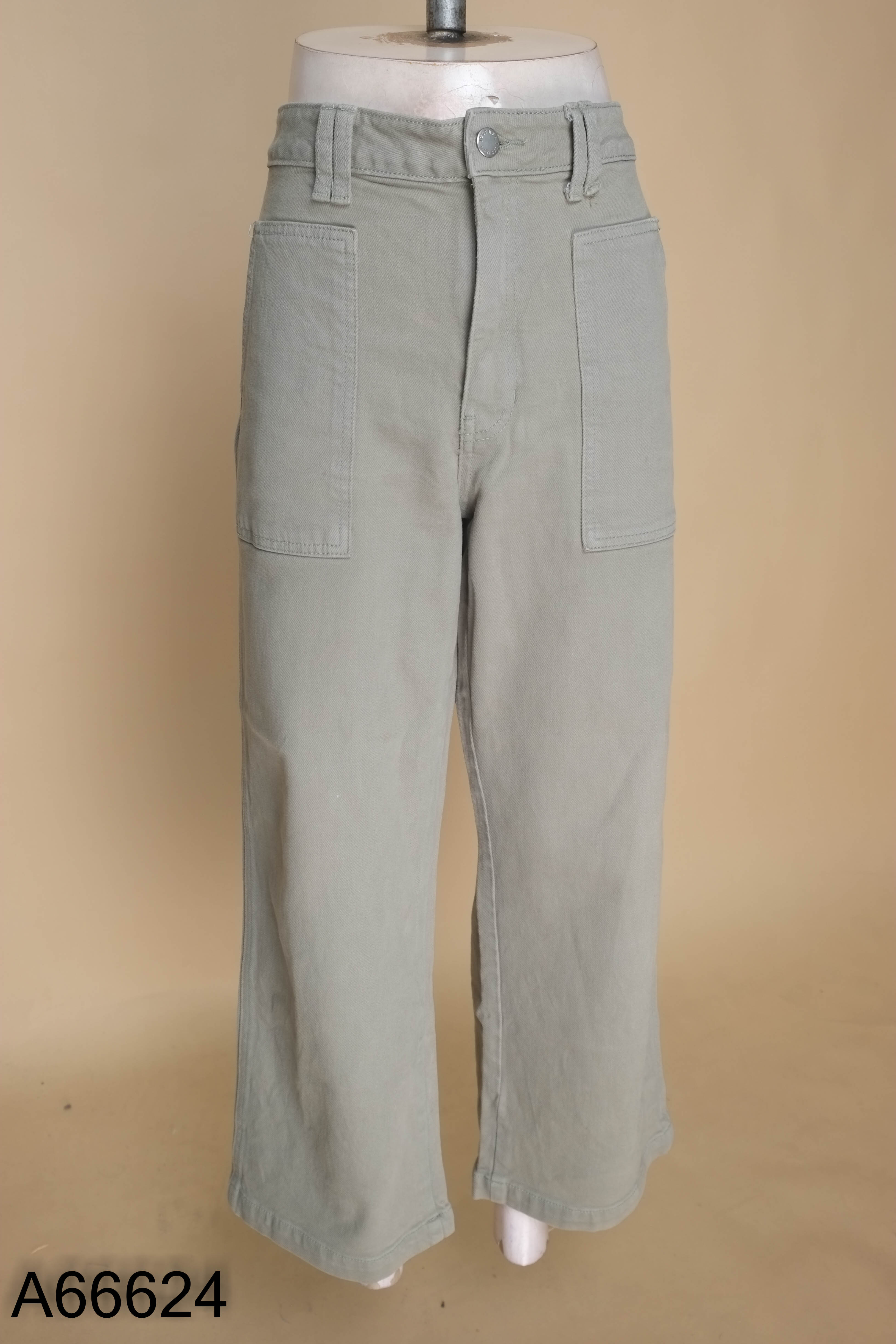 Quần jeans xanh trơn