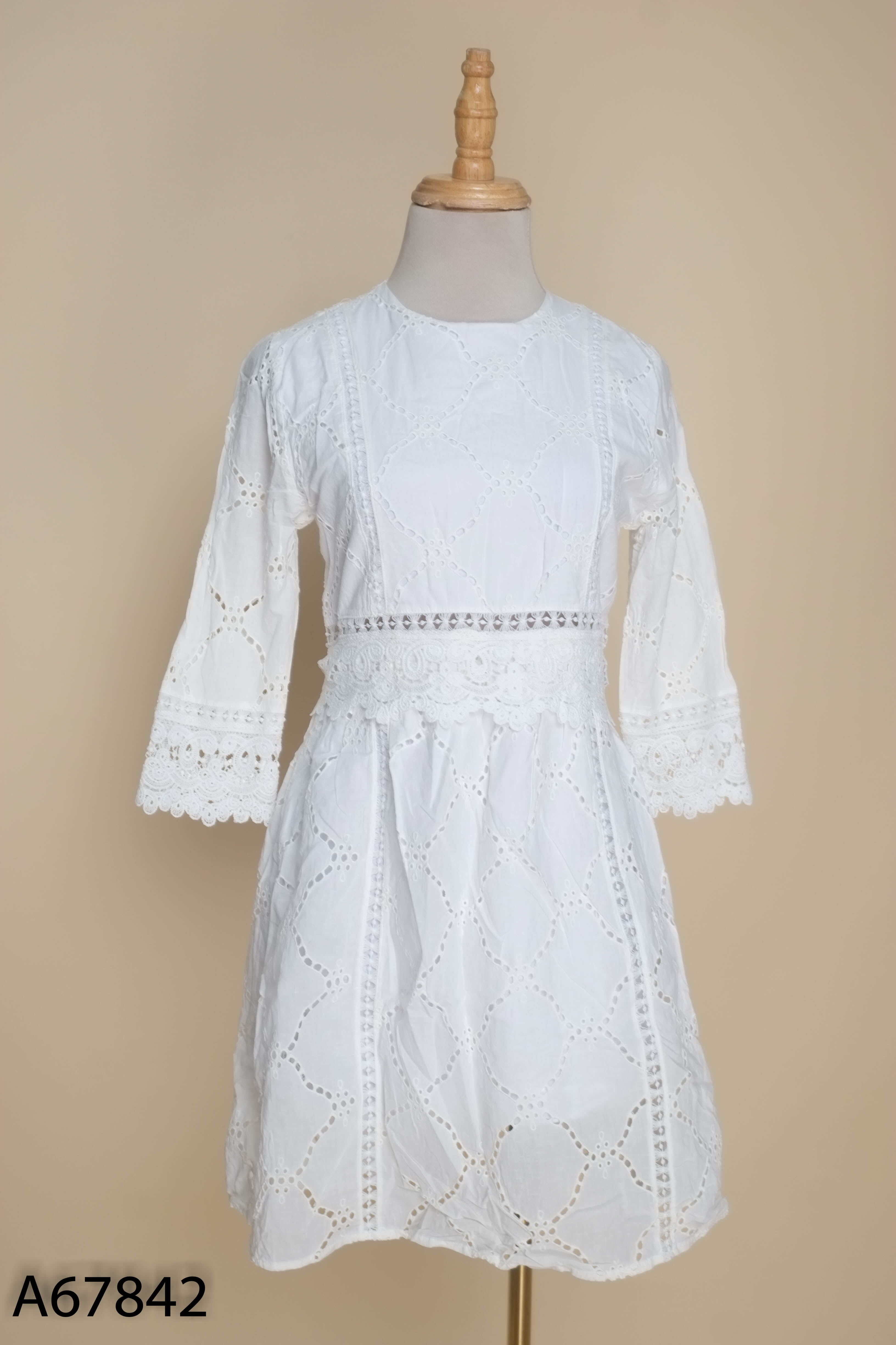 Váy ren trắng ZARA tay lửng