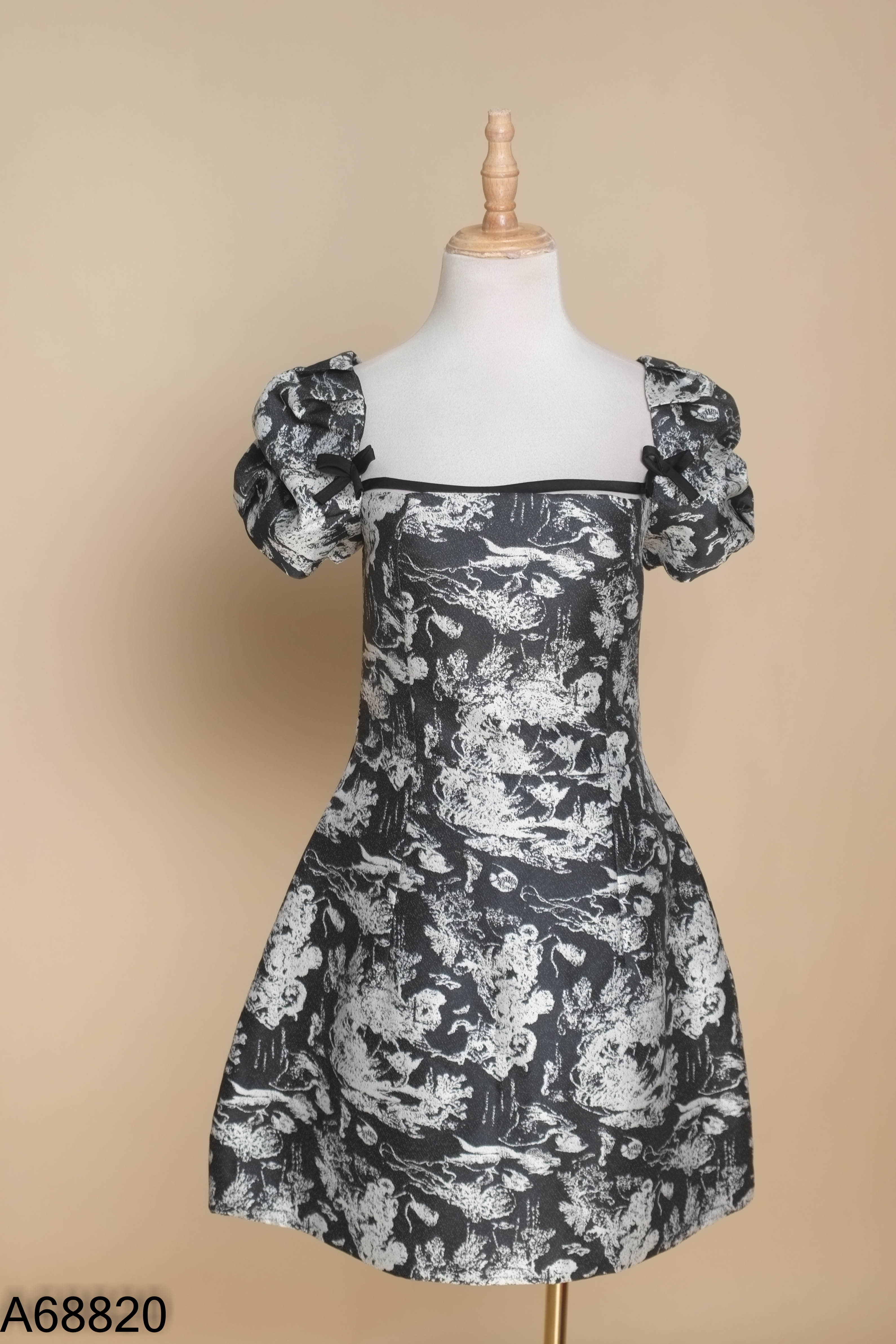 Váy CHARM BY TEA đen họa tiết trắng