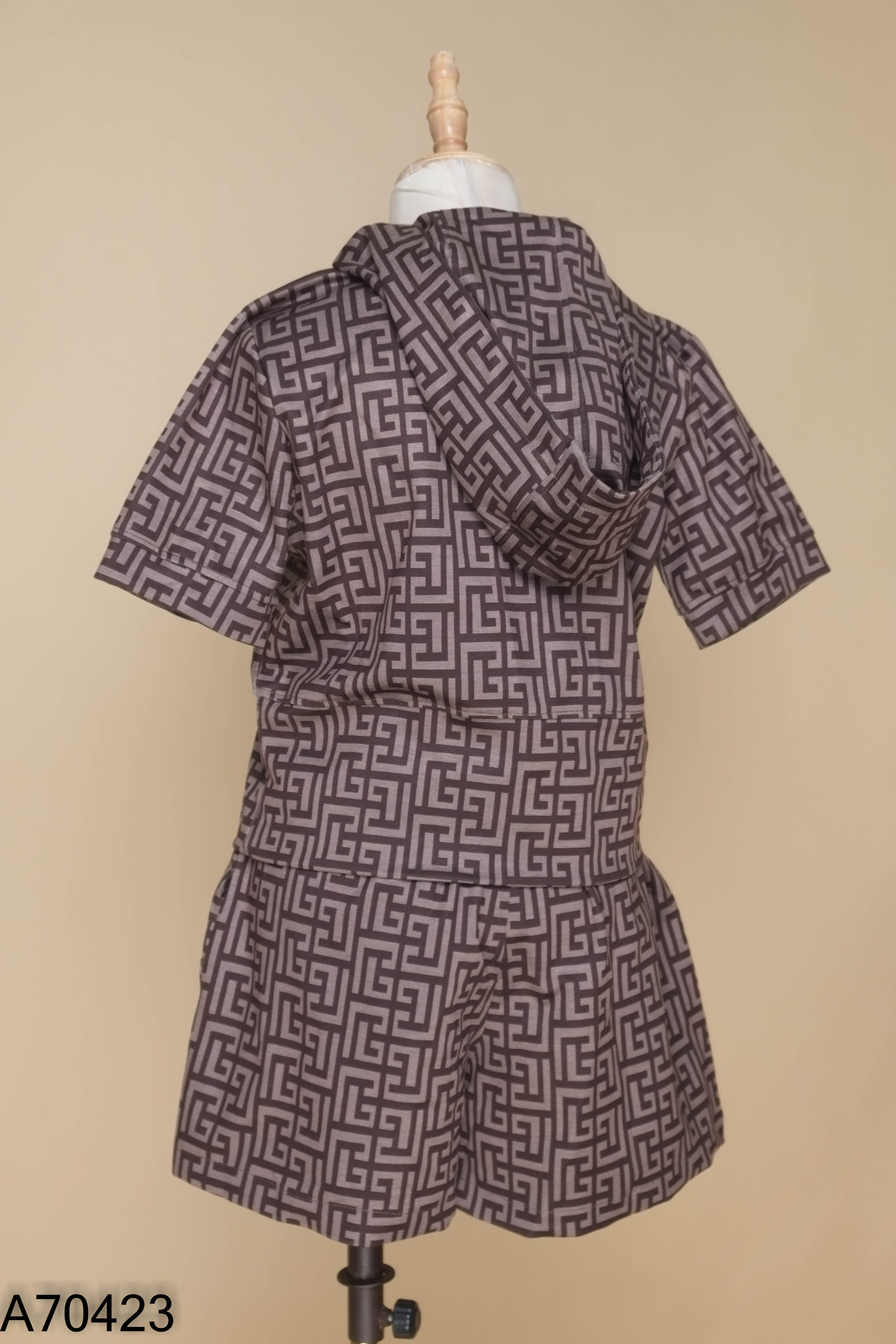 NEWTAG Set nâu họa tiết áo khoác + quần shorts