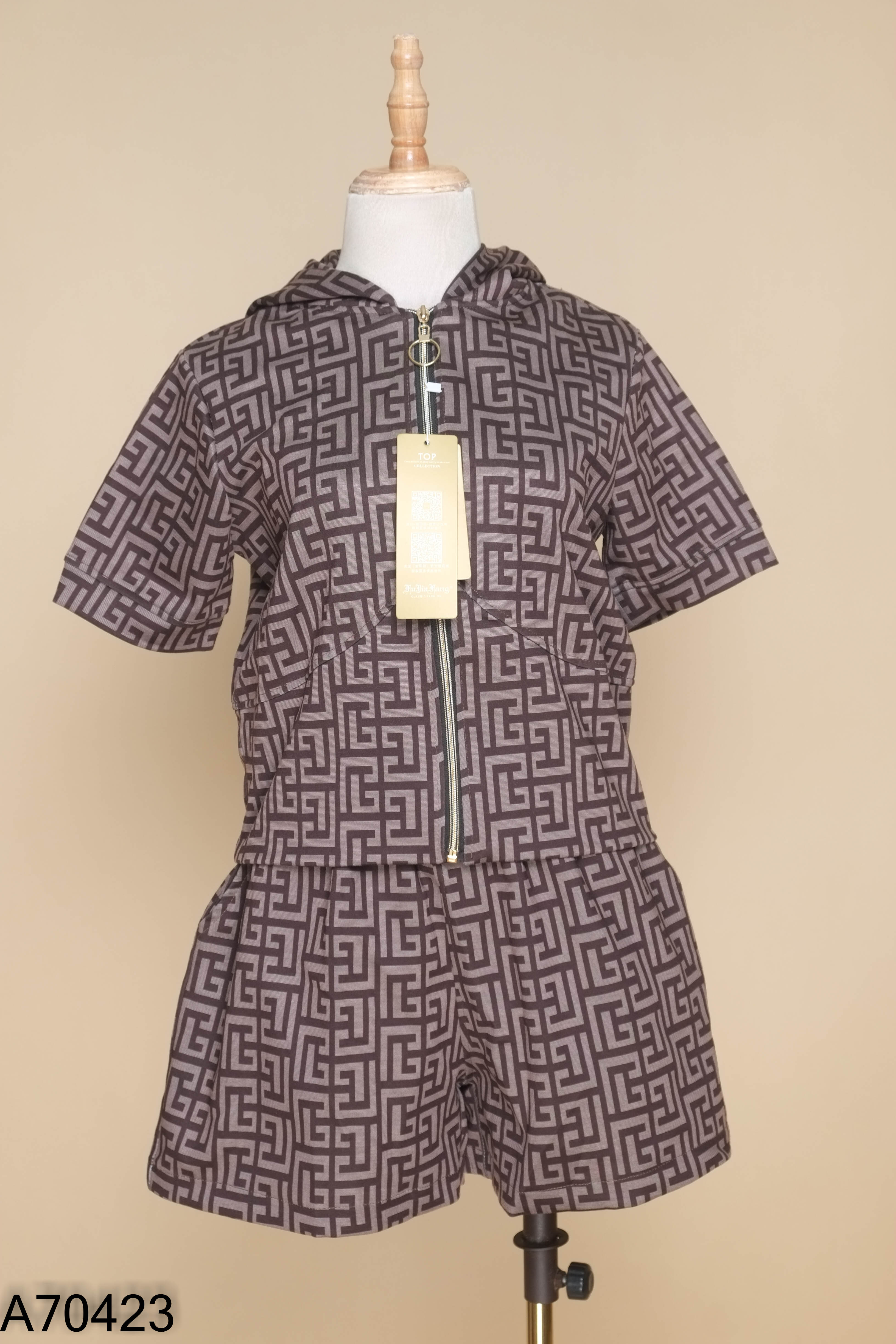 NEWTAG Set nâu họa tiết áo khoác + quần shorts