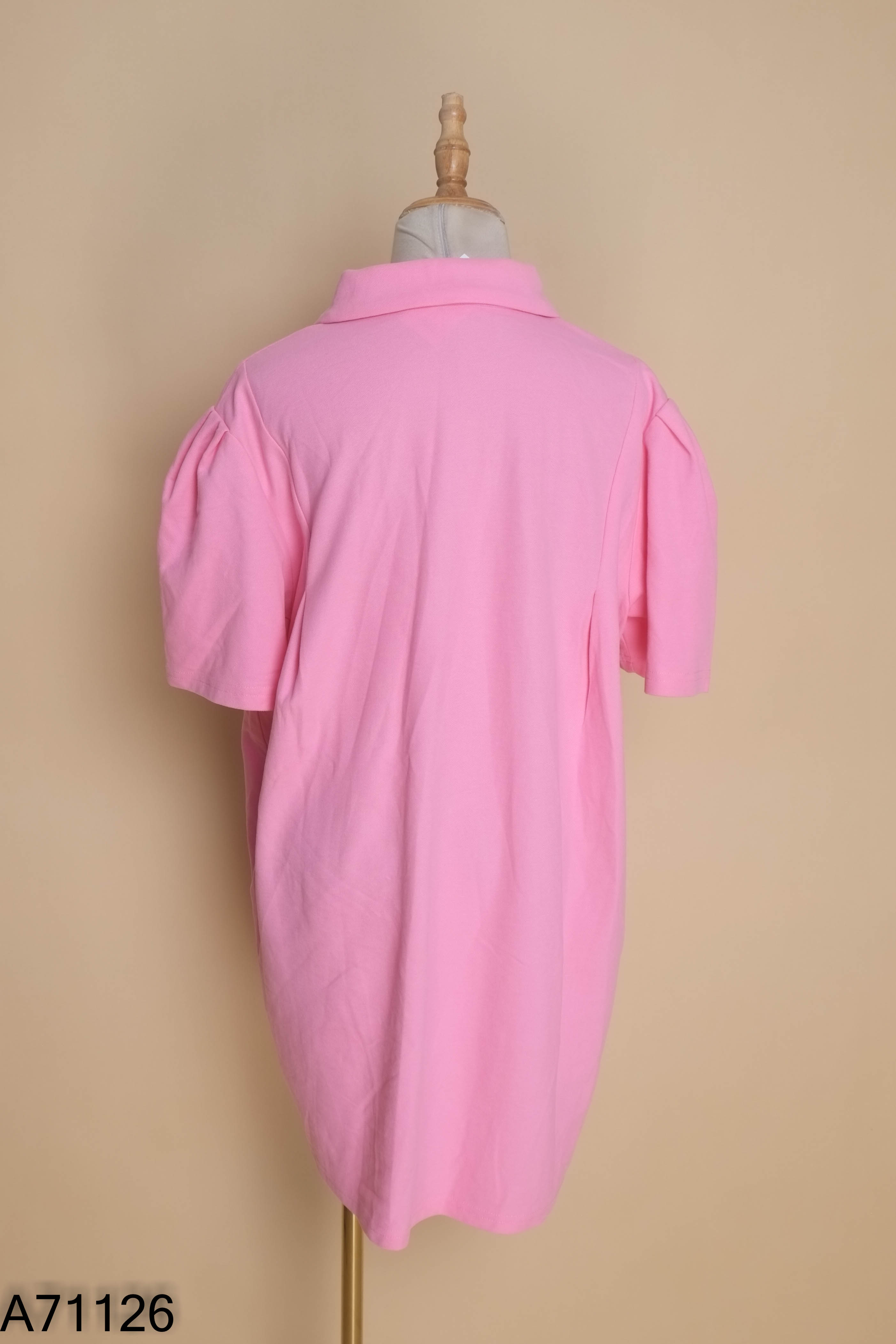 Váy hồng cổ polo hình cô bé