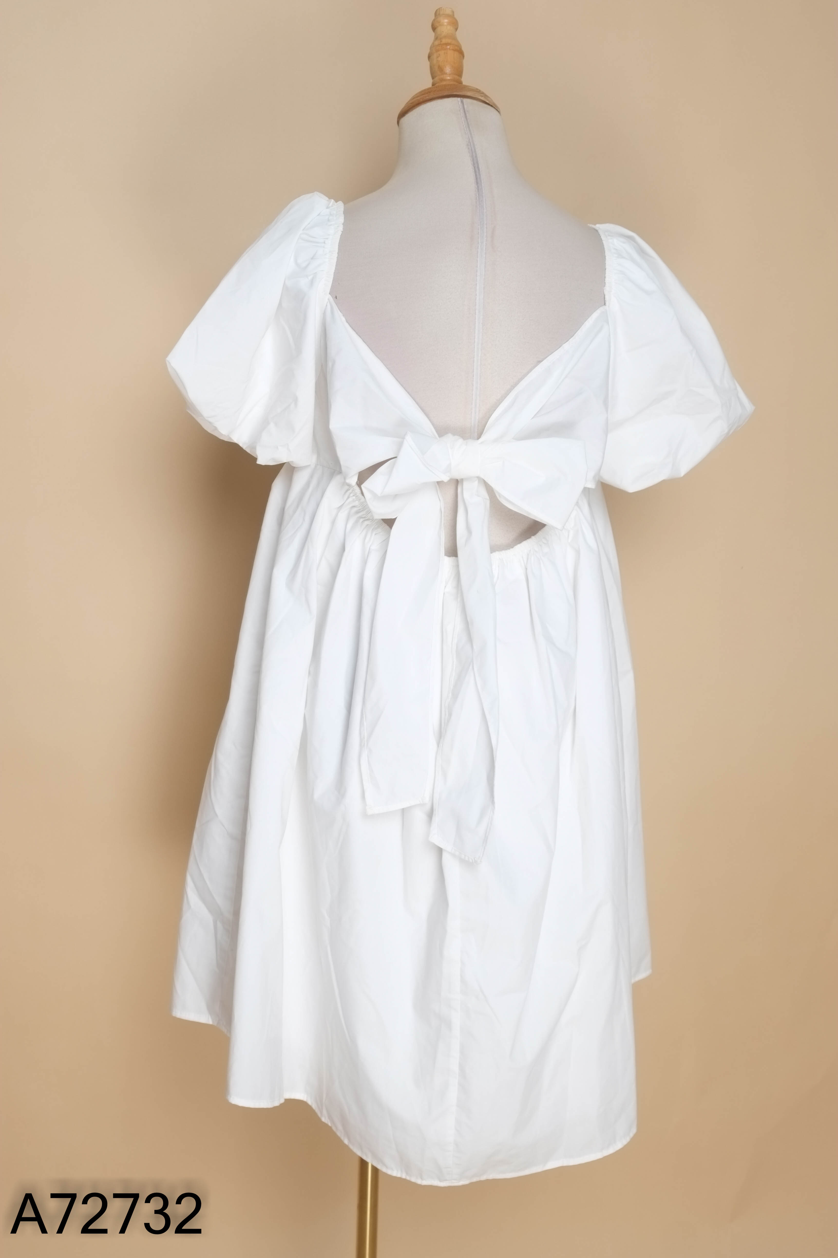 Váy baby doll trắng nơ sau