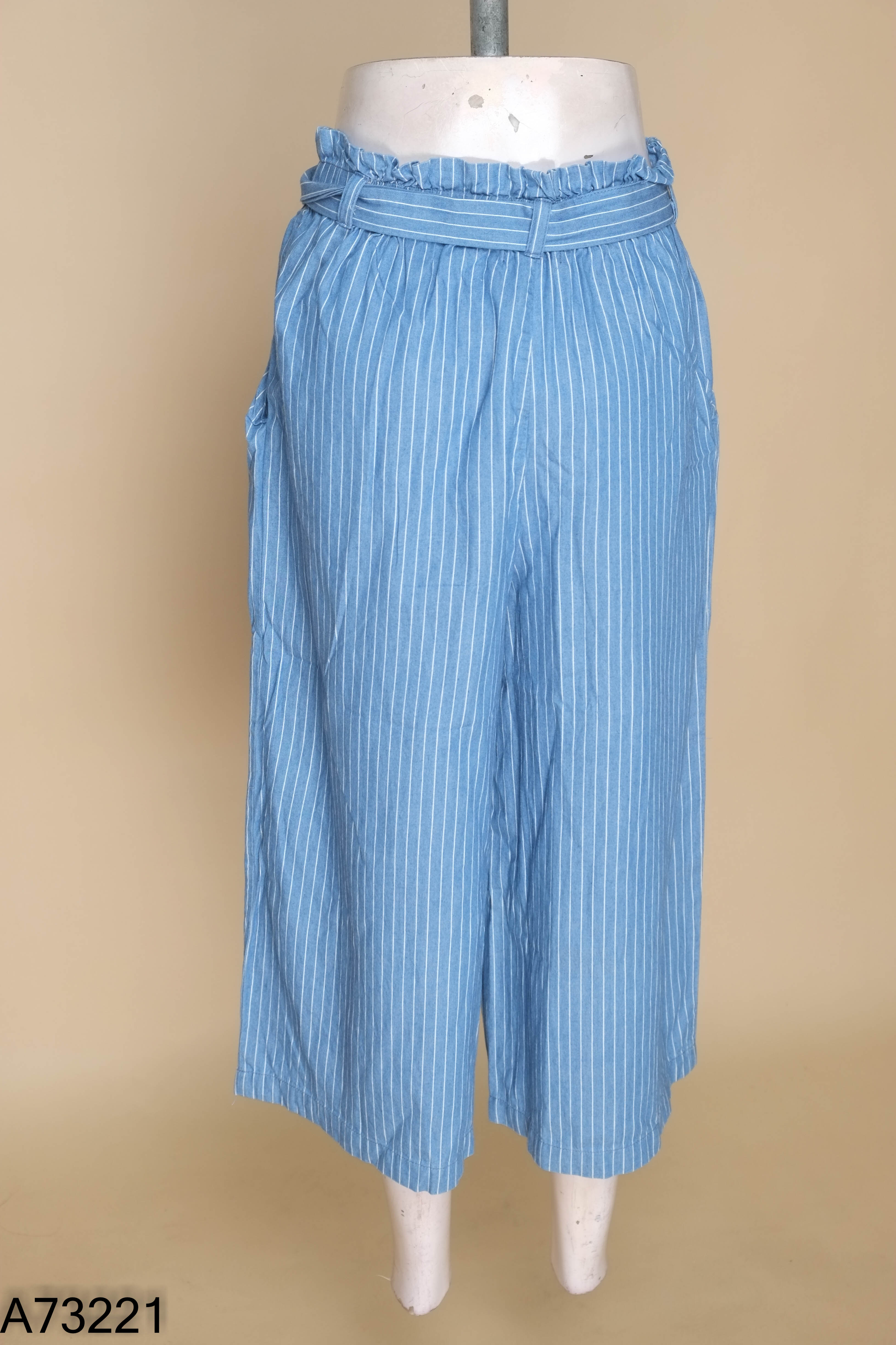 Quần FOREVER 21 xanh sọc phối đai