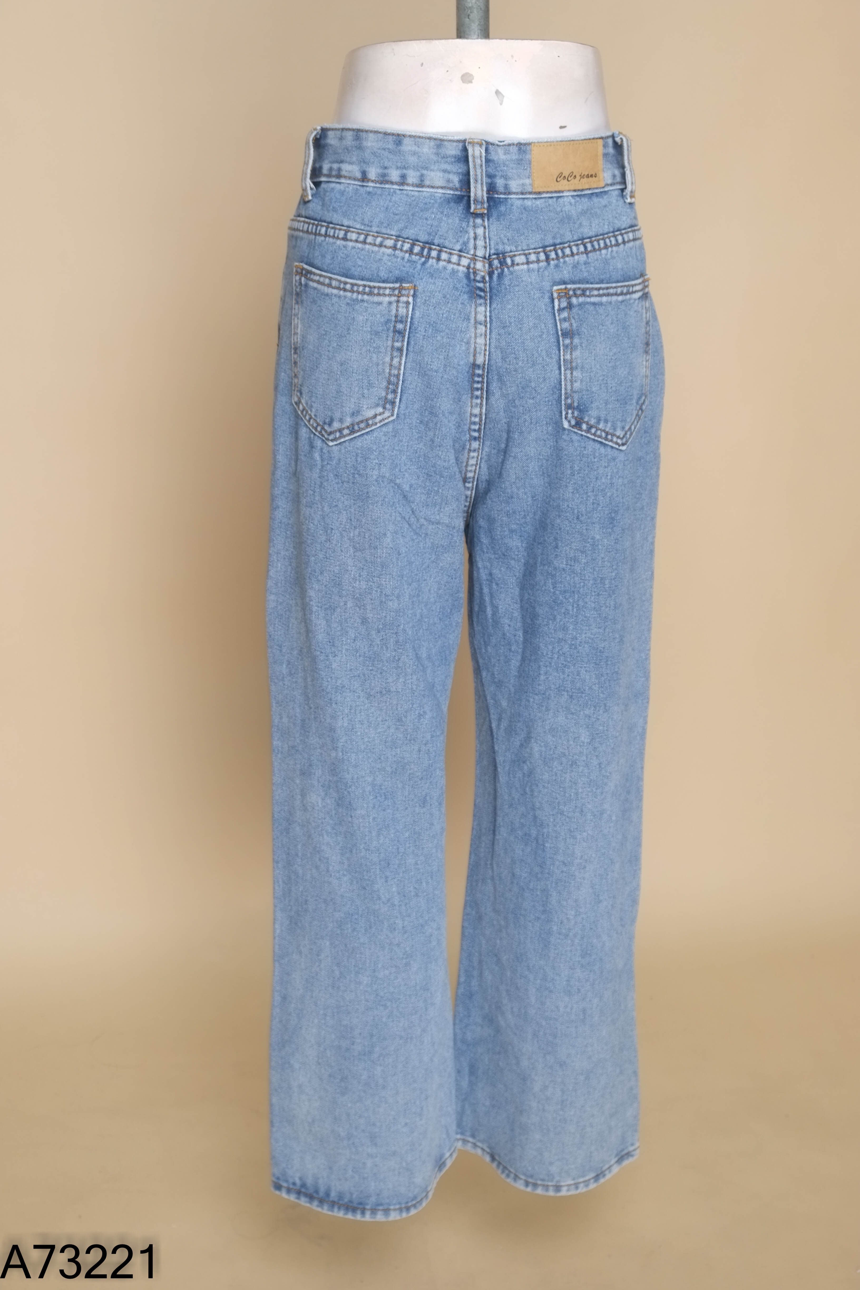 Quần jeans xanh trơn phối túi