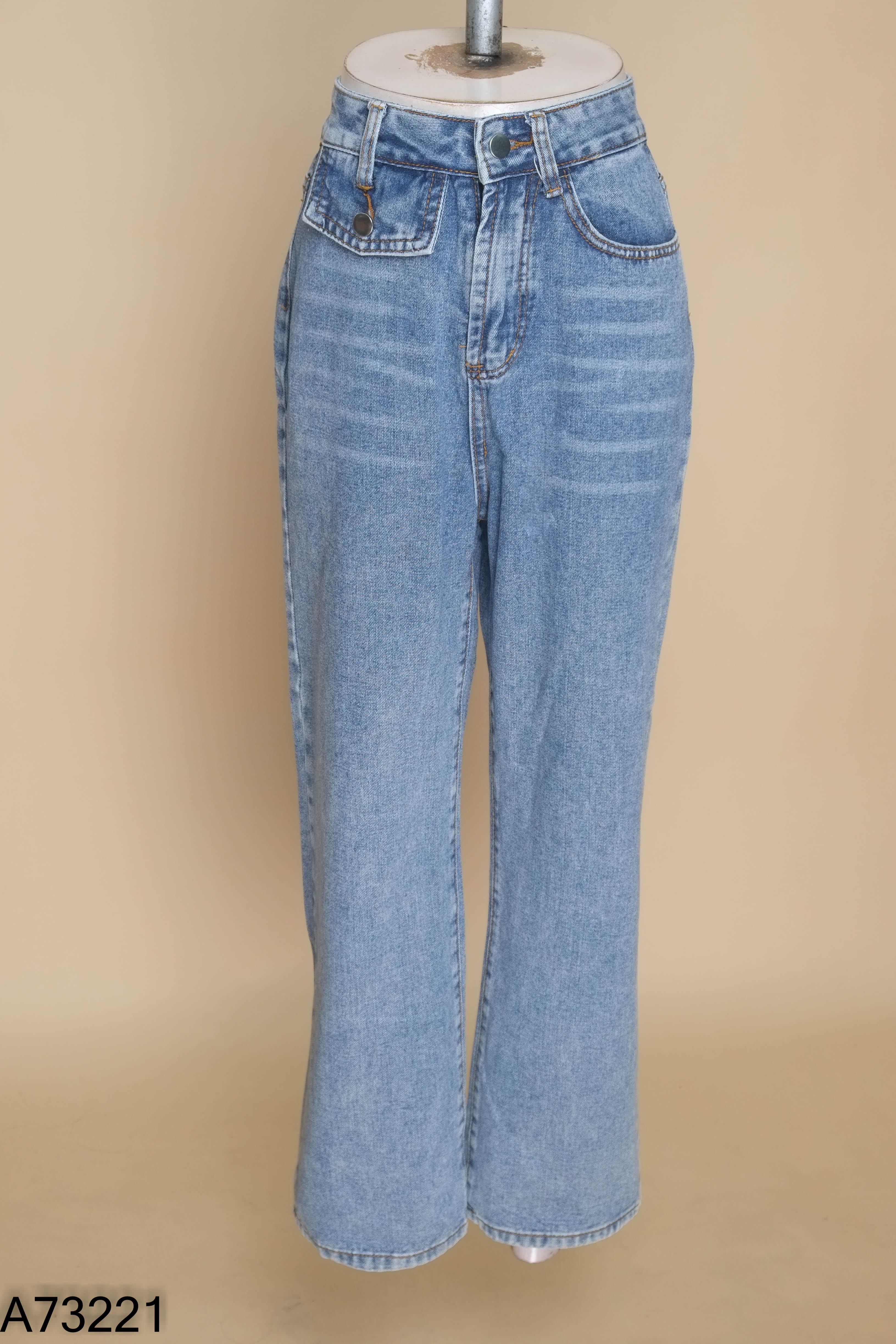 Quần jeans xanh trơn phối túi