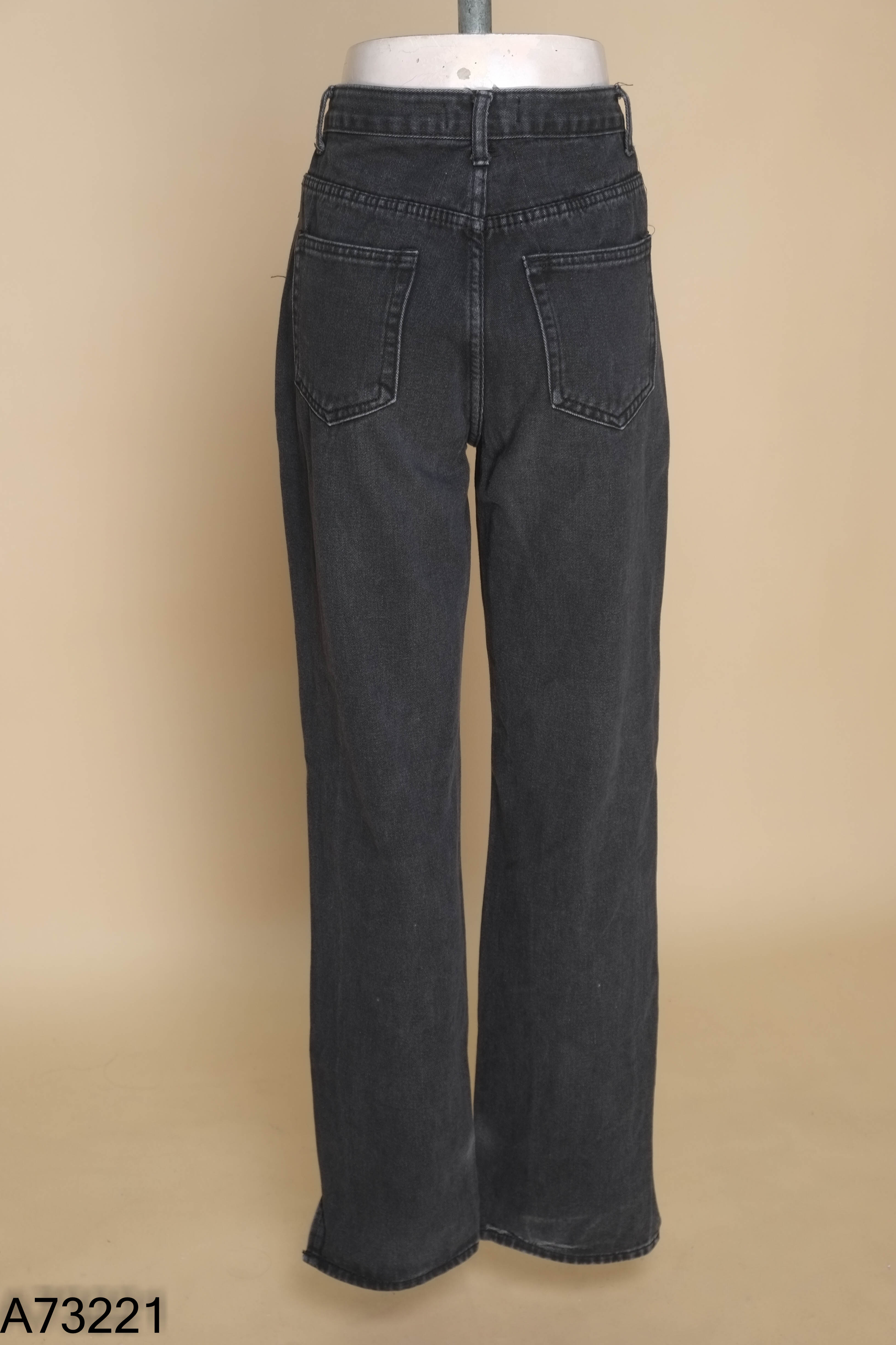 Quần jeans xám đen xẻ gấu