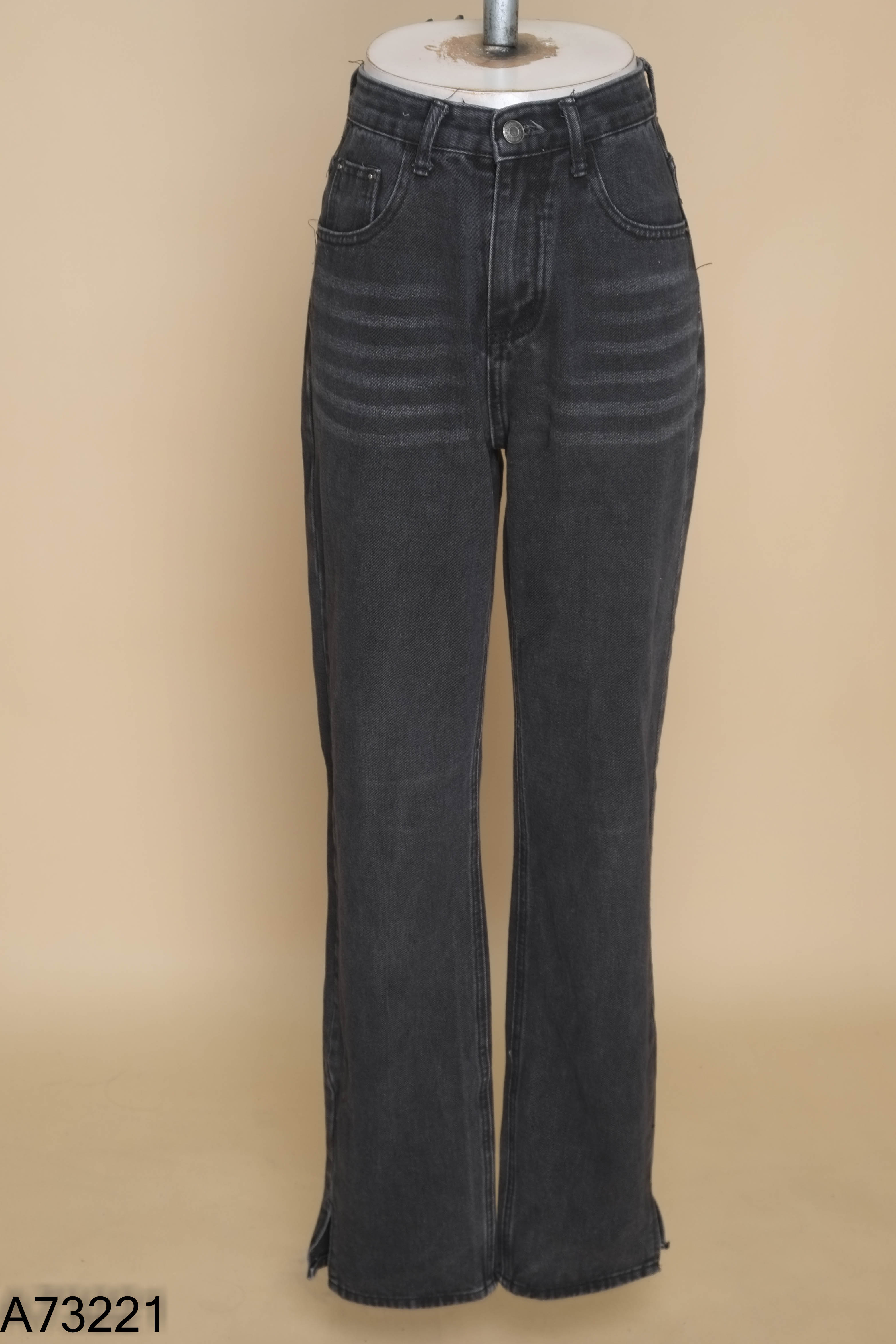 Quần jeans xám đen xẻ gấu