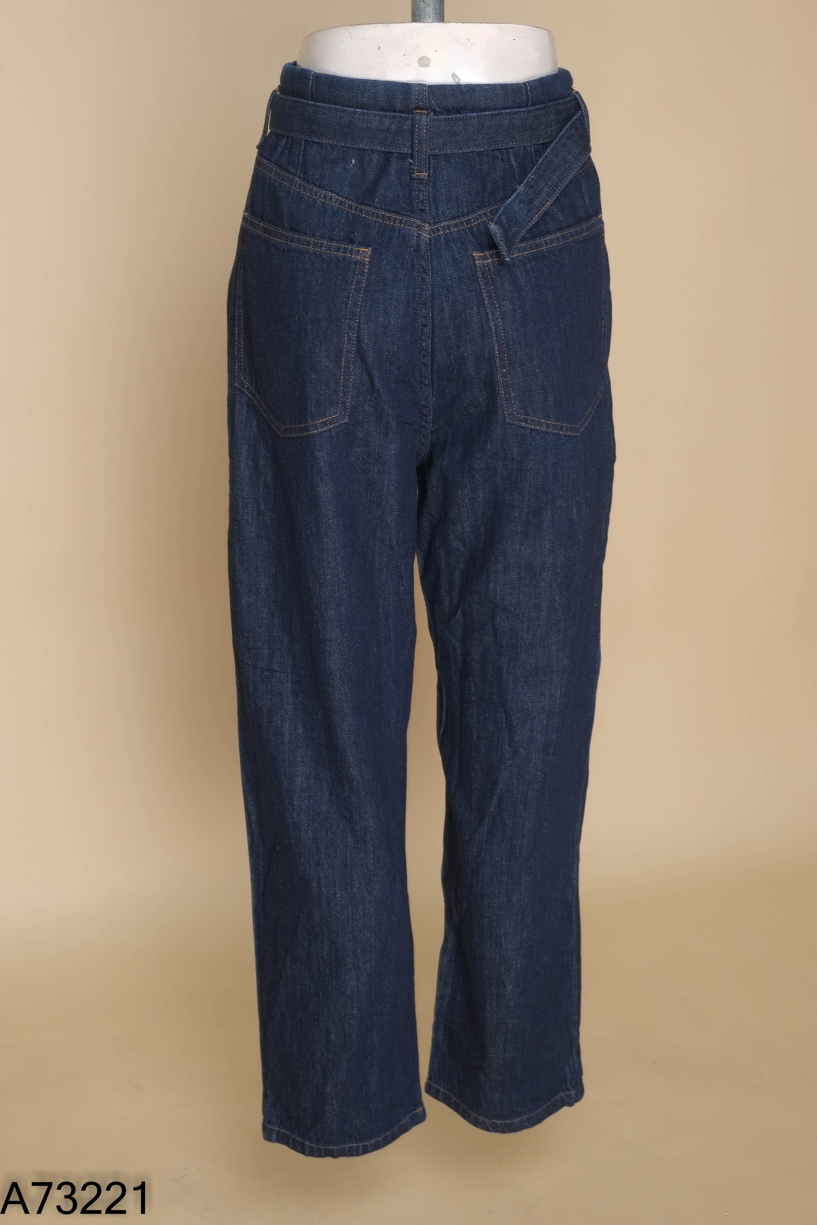 Quần jeans UNIQLO xanh đậm phối đai (cắt tag)