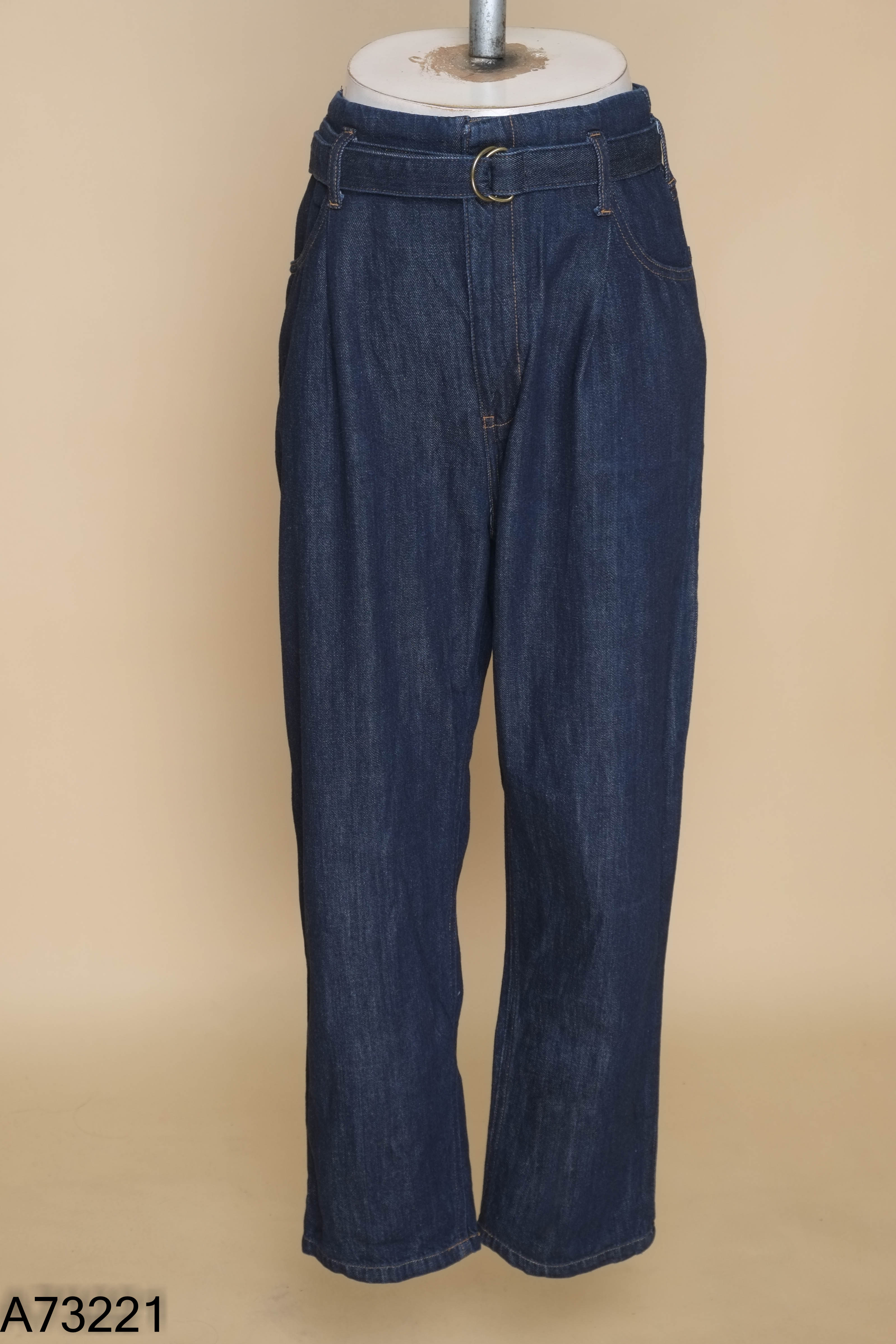 Quần jeans UNIQLO xanh đậm phối đai (cắt tag)