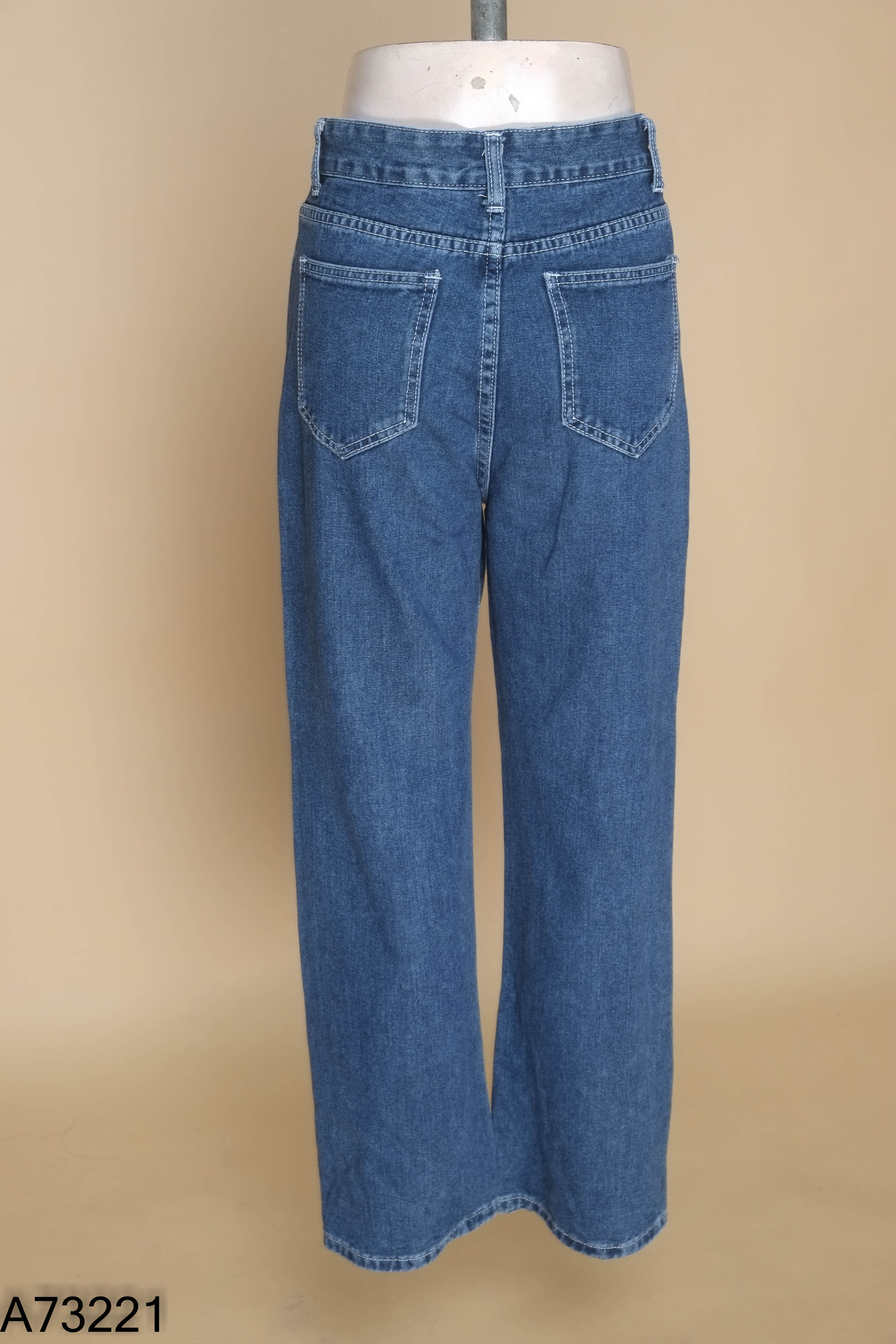 Quần jeans xanh đậm phối đai