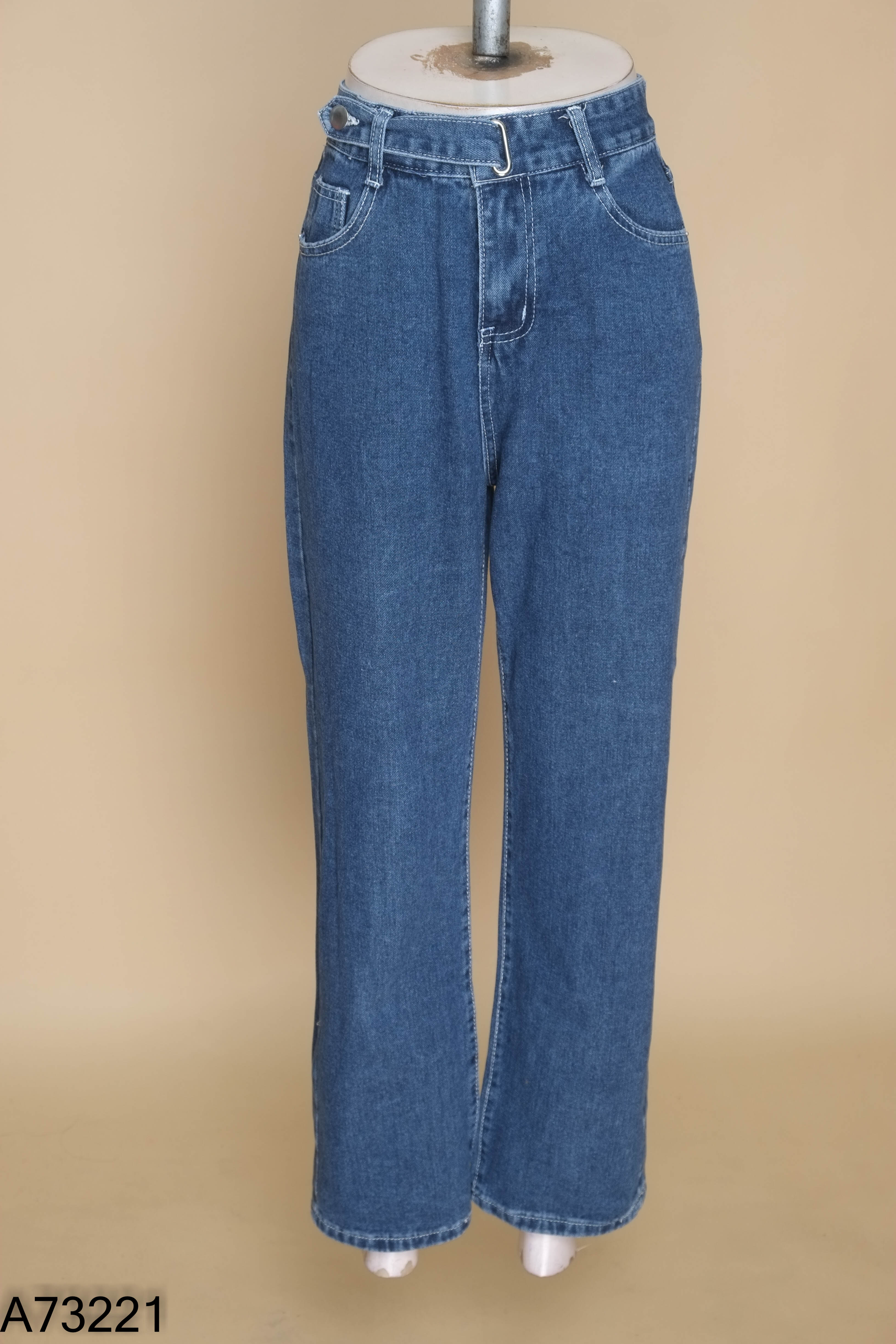Quần jeans xanh đậm phối đai