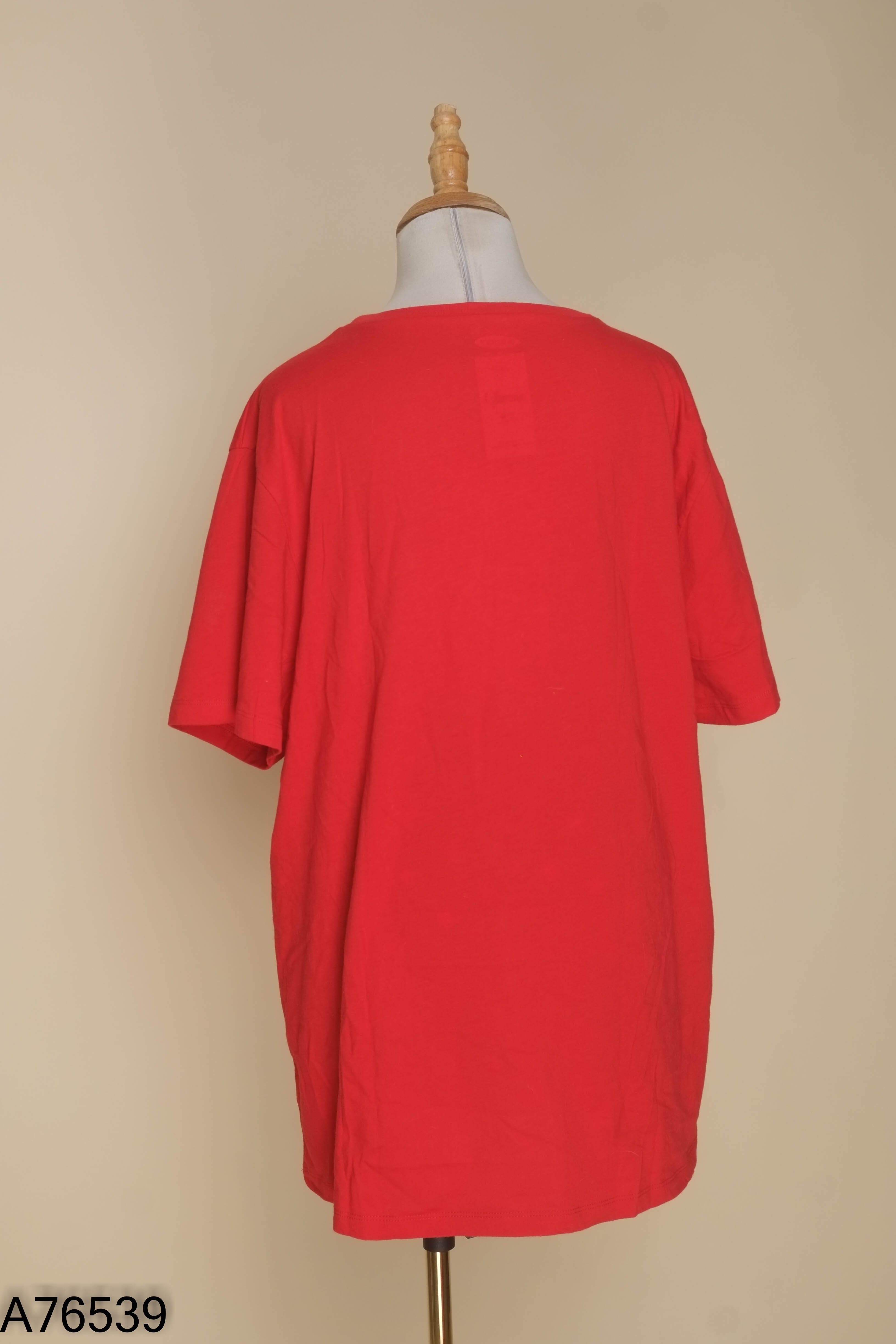 Set áo thun đỏ + quần short xanh