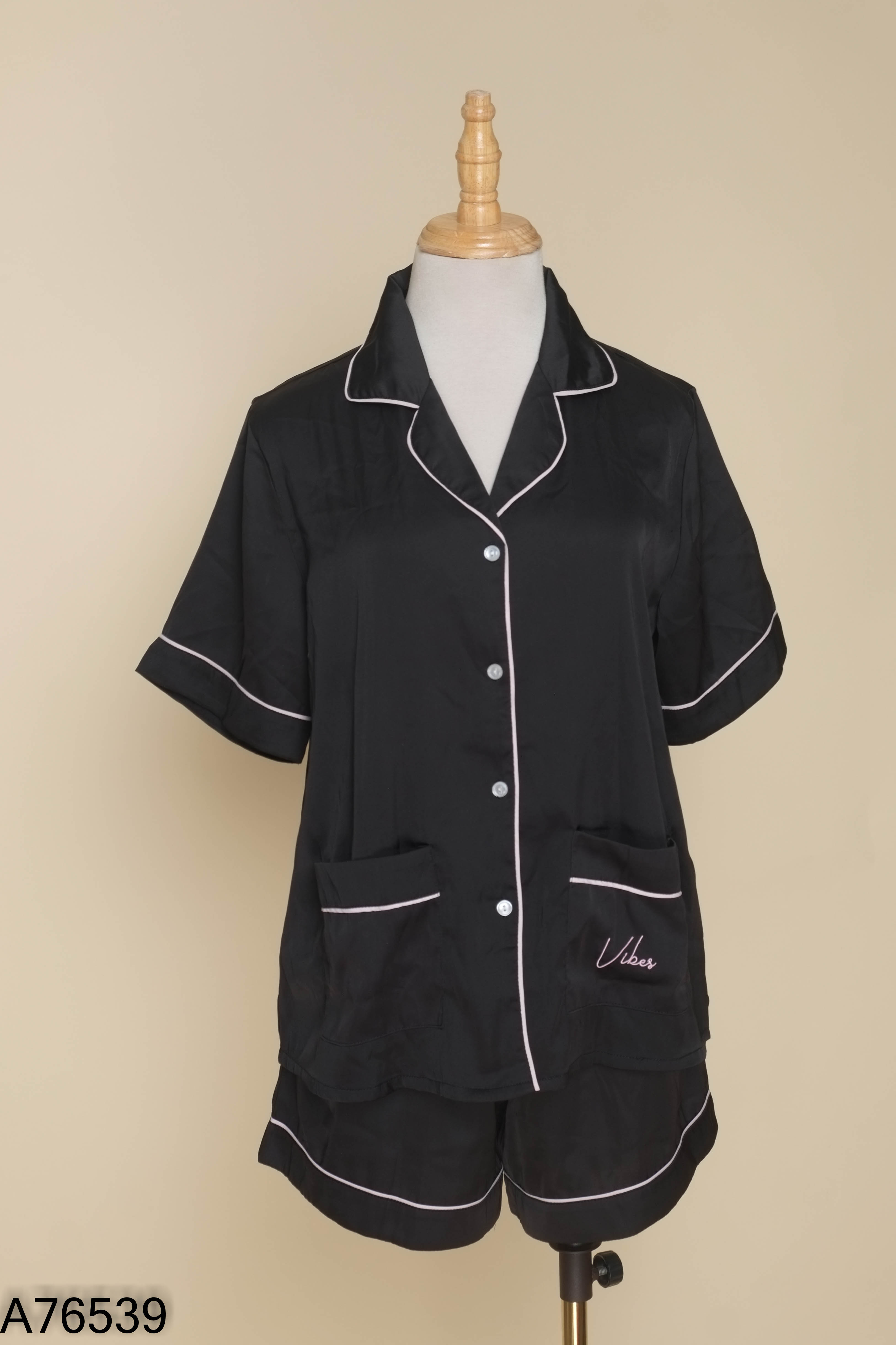 Set áo + quần short VIBES lụa đen