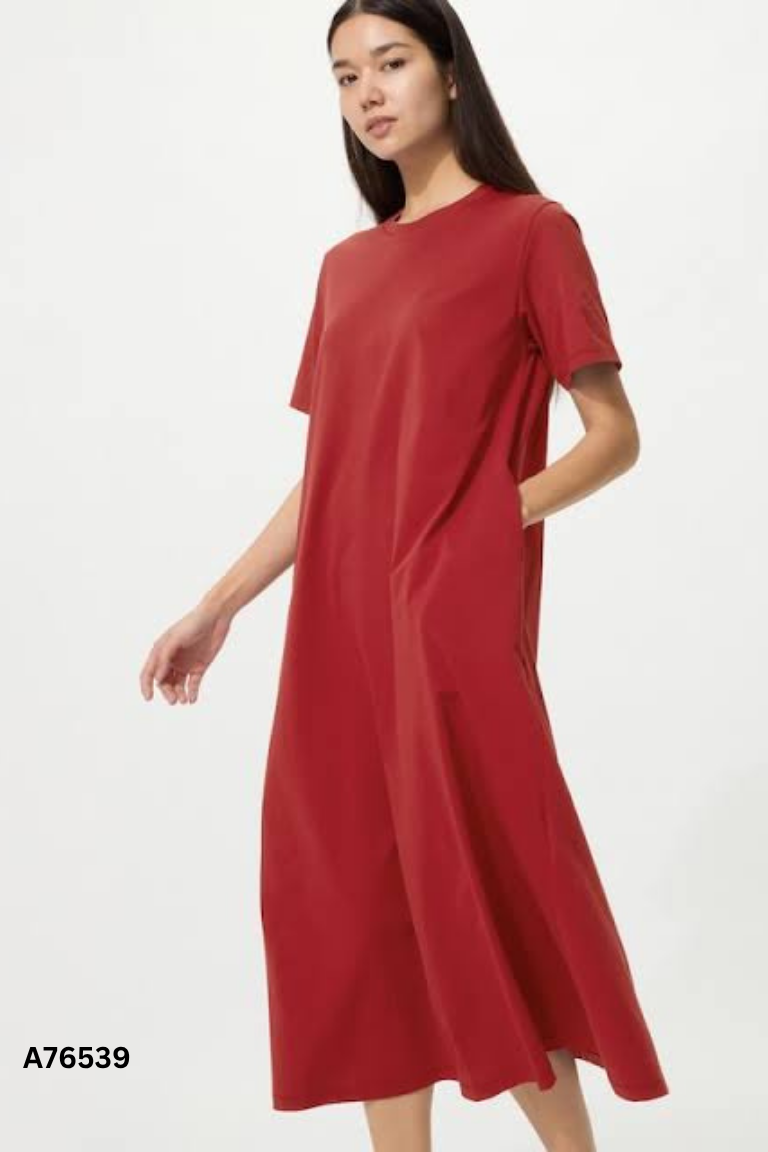 Váy UNIQLO đỏ dáng dài