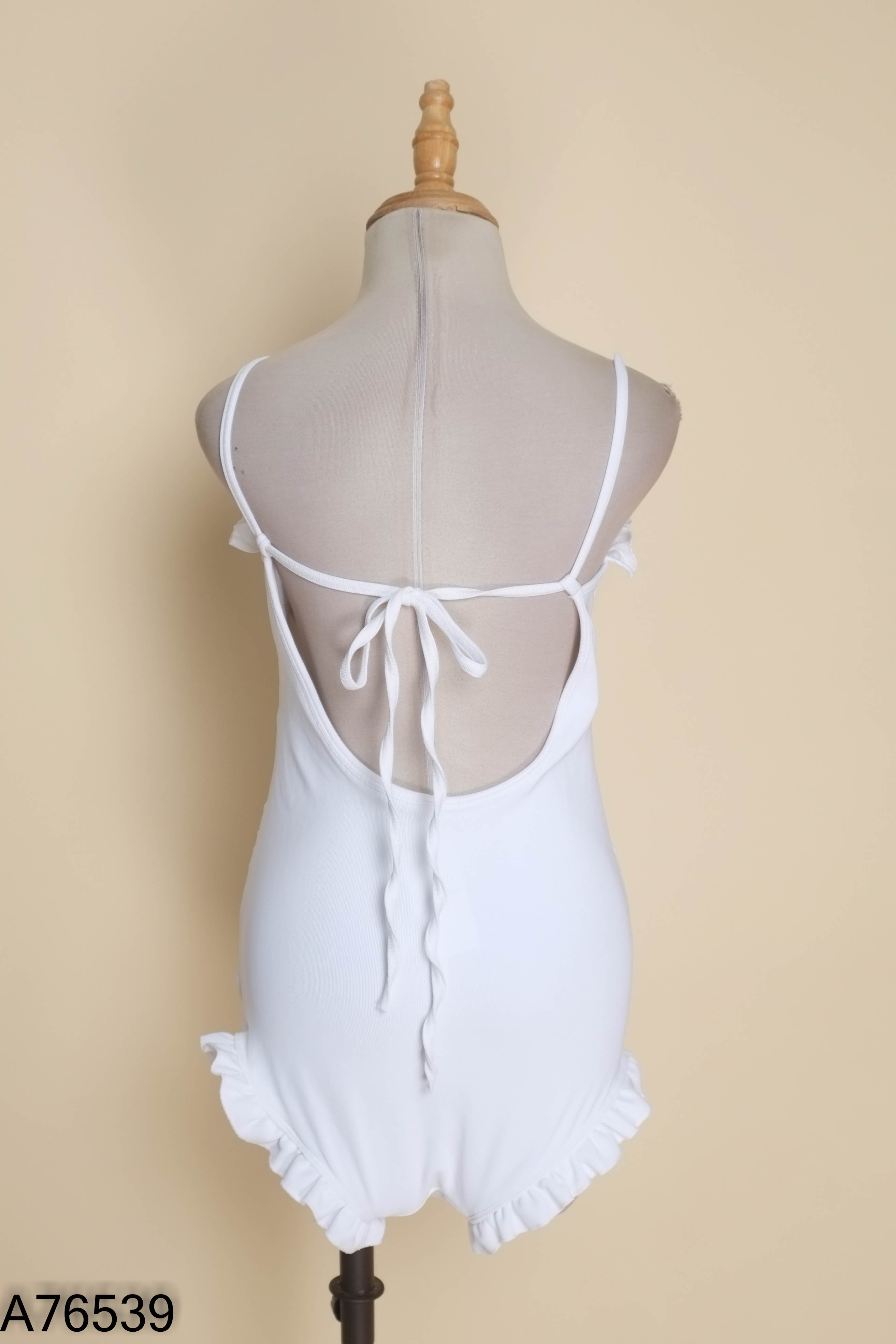 Jumpsuit trắng mix bèo