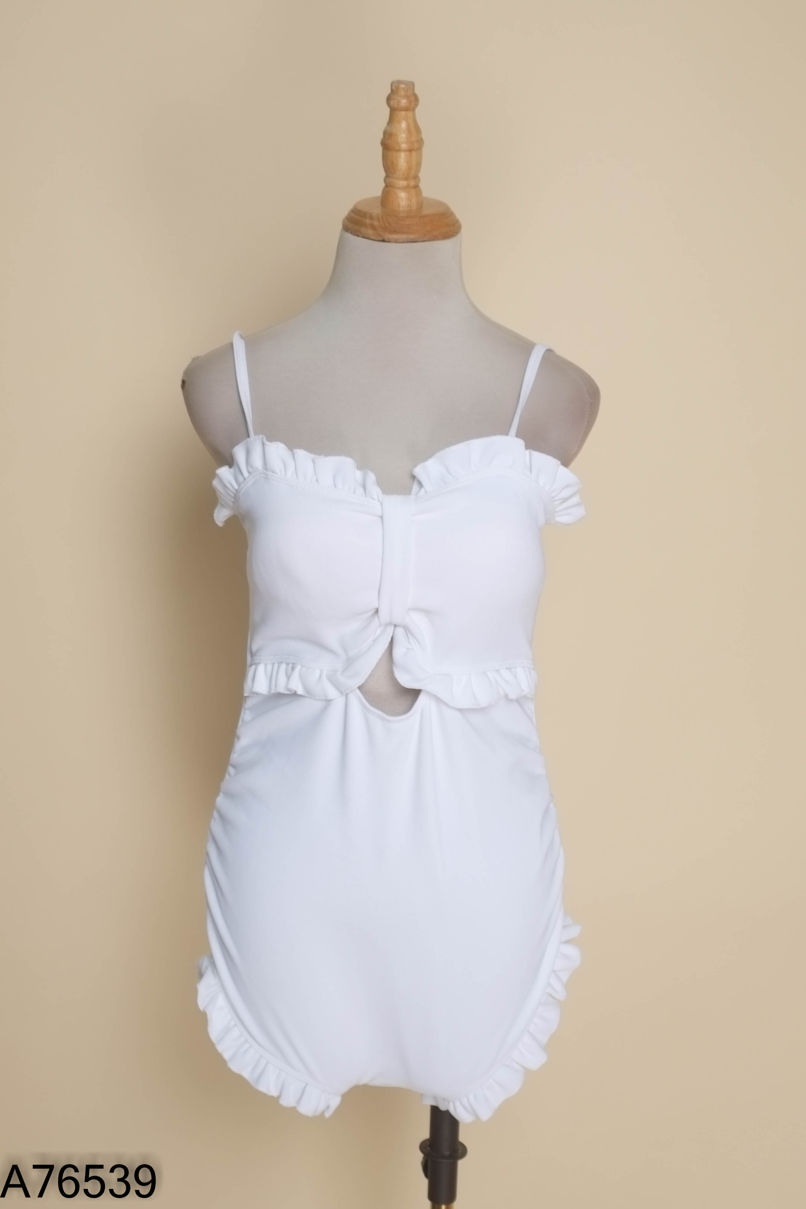 Jumpsuit trắng mix bèo