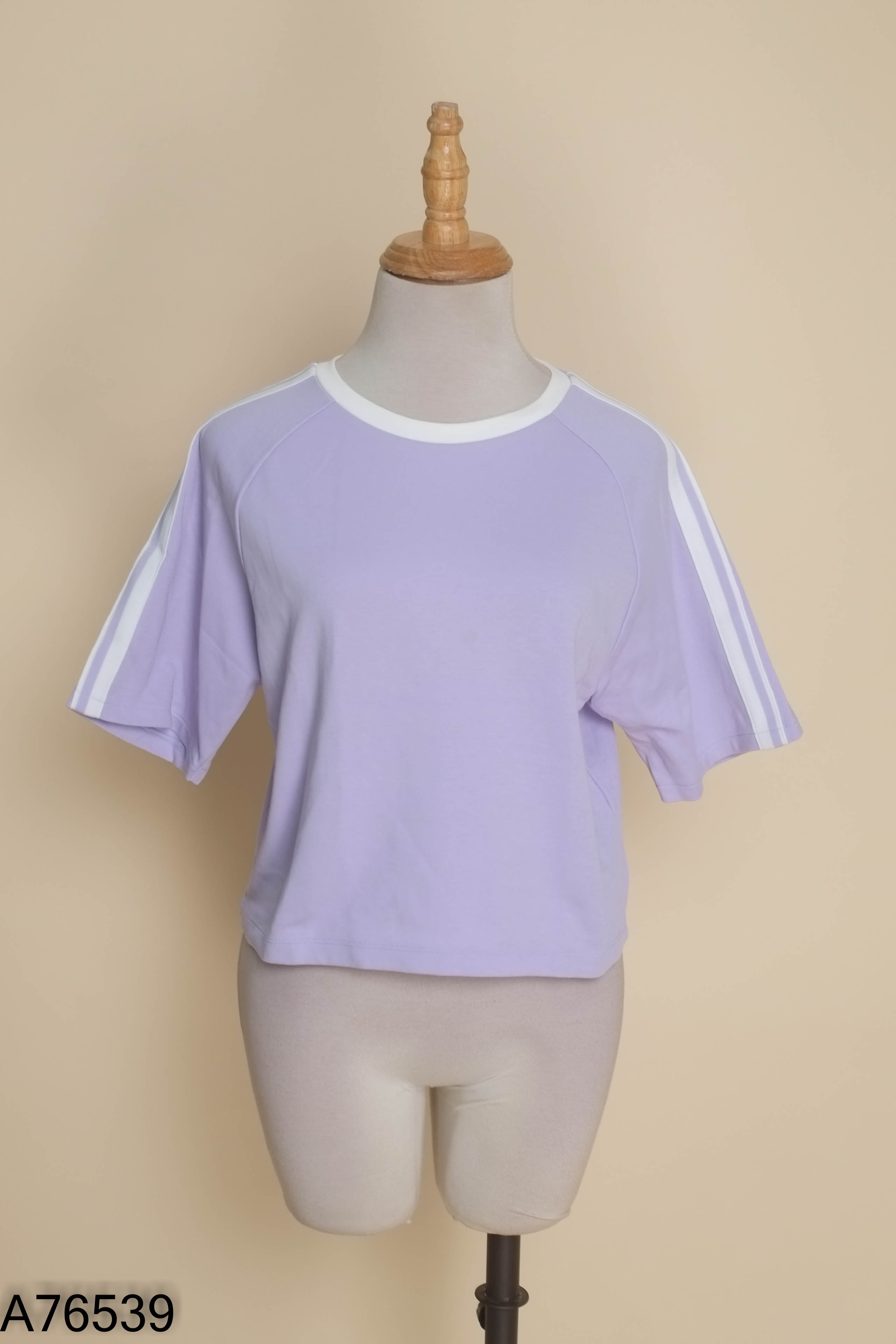 Áo thun UNIQLO tím kẻ trắng