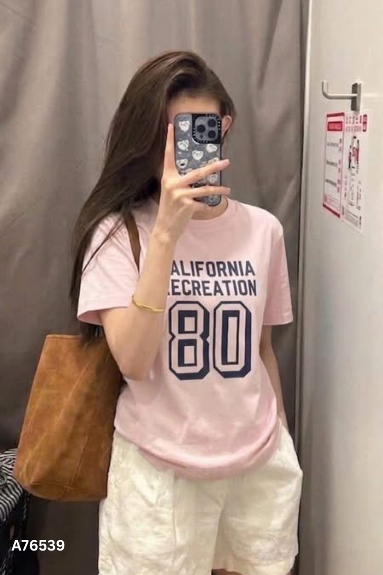 Áo thun UNIQLO hồng in chữ