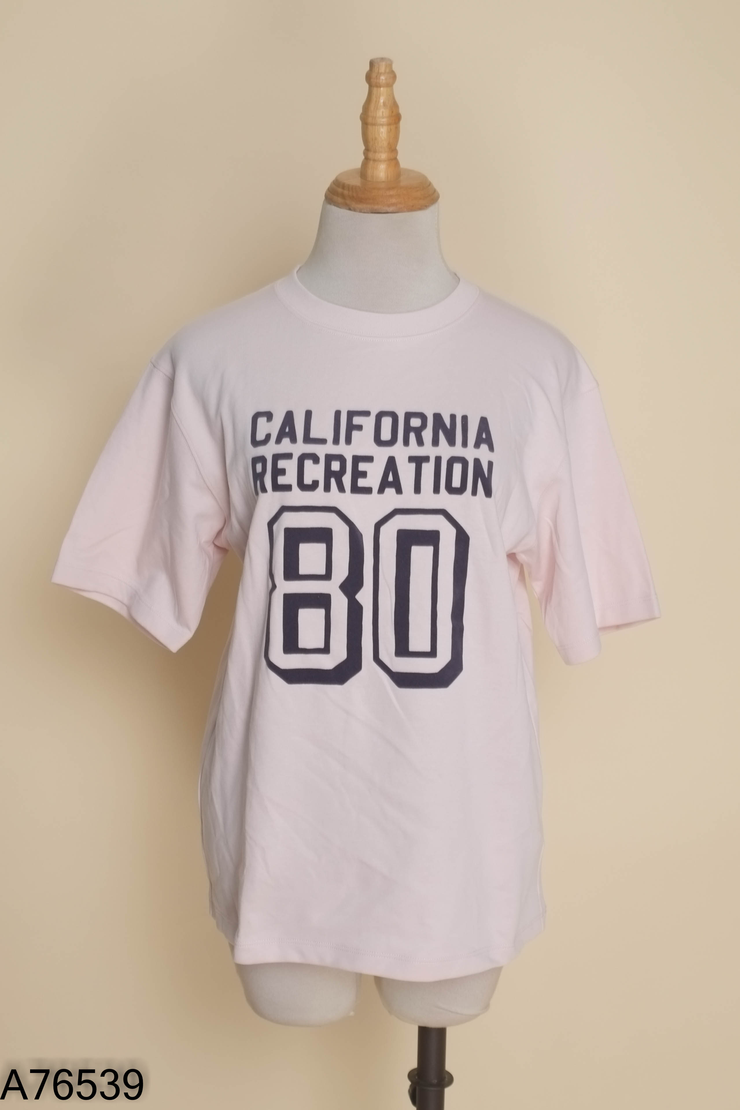 Áo thun UNIQLO hồng in chữ
