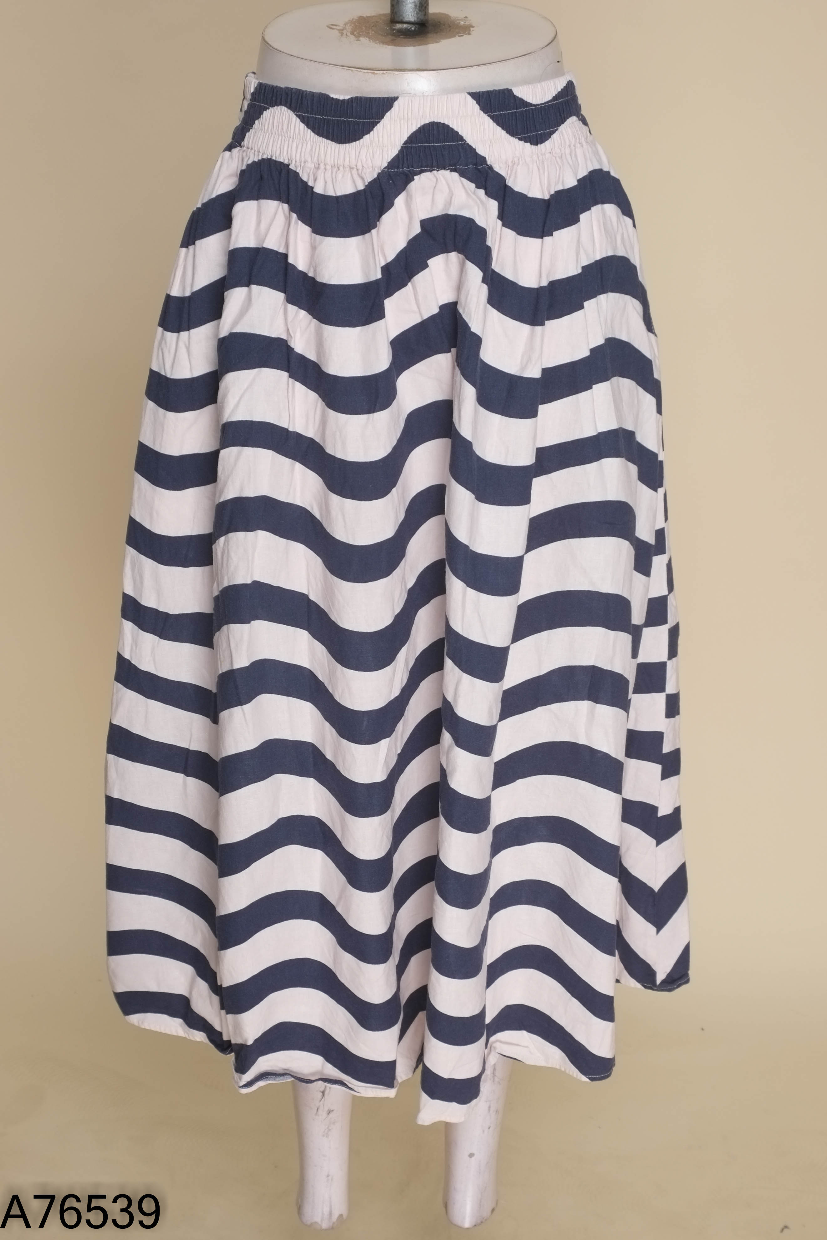 Chân váy UNIQLO hồng mix xanh than
