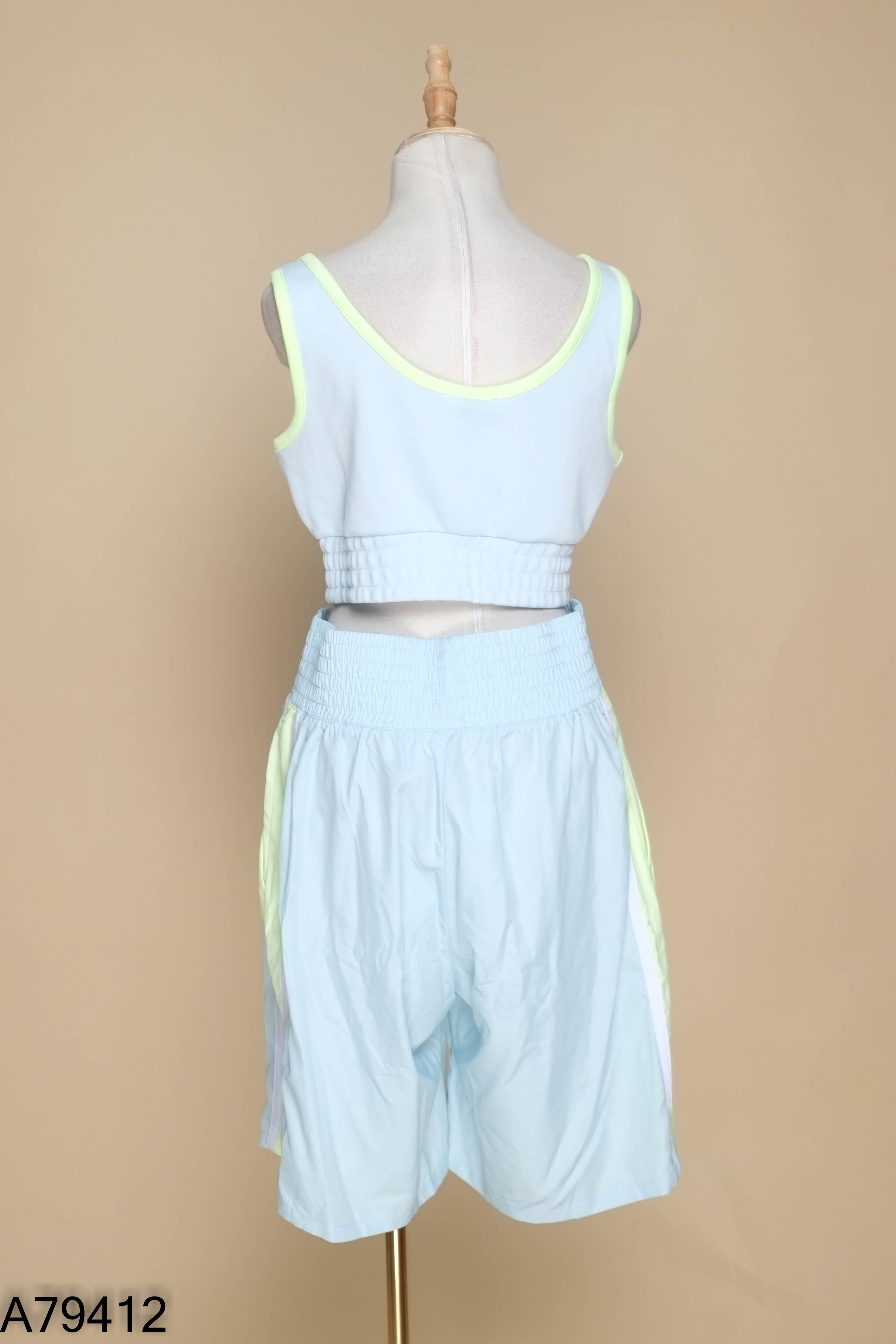 Set HM áo tập + quần shorts