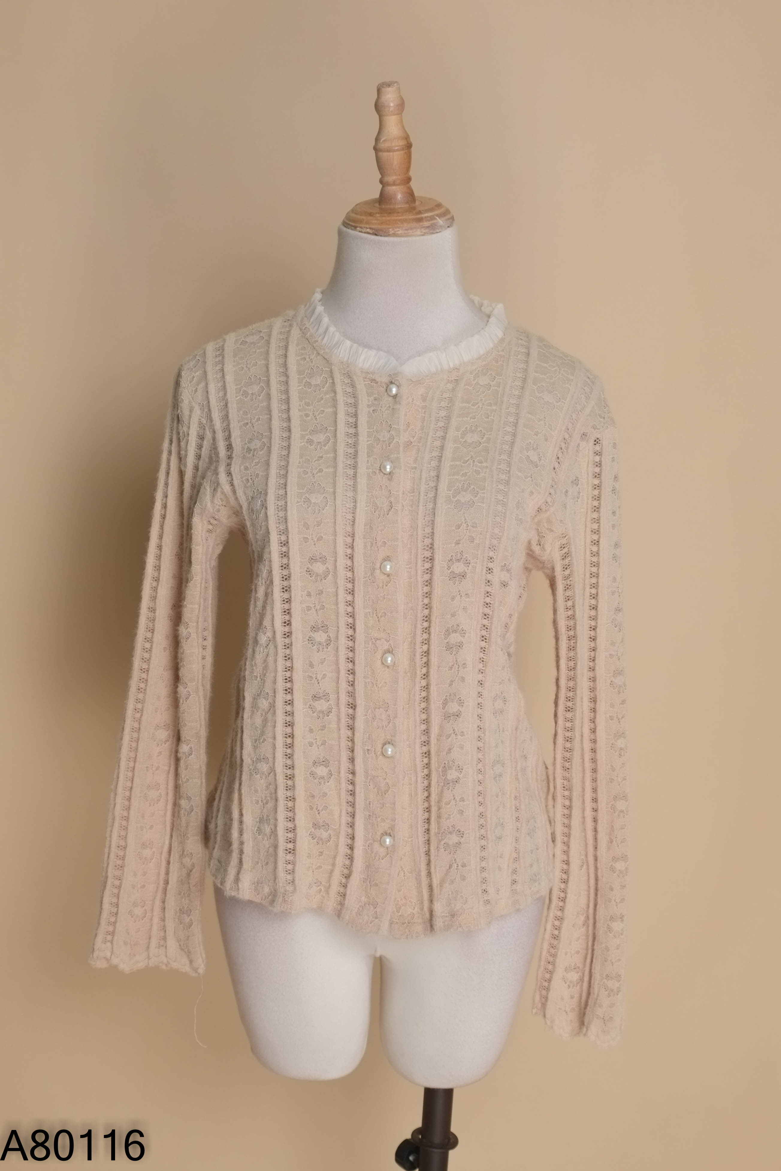 Áo cardigan ren nâu KATE cúc ngọc
