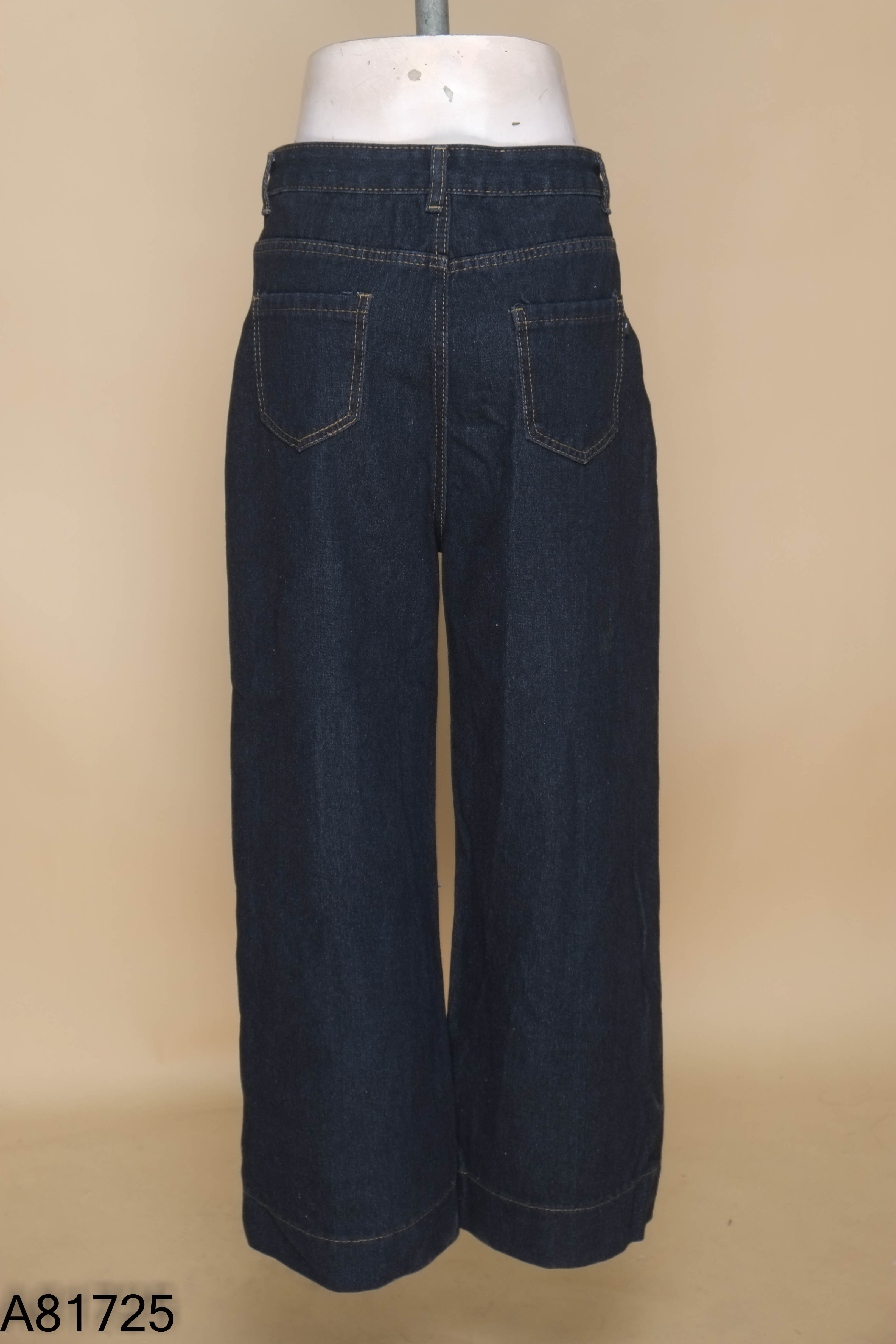 Quần jeans xanh trơn