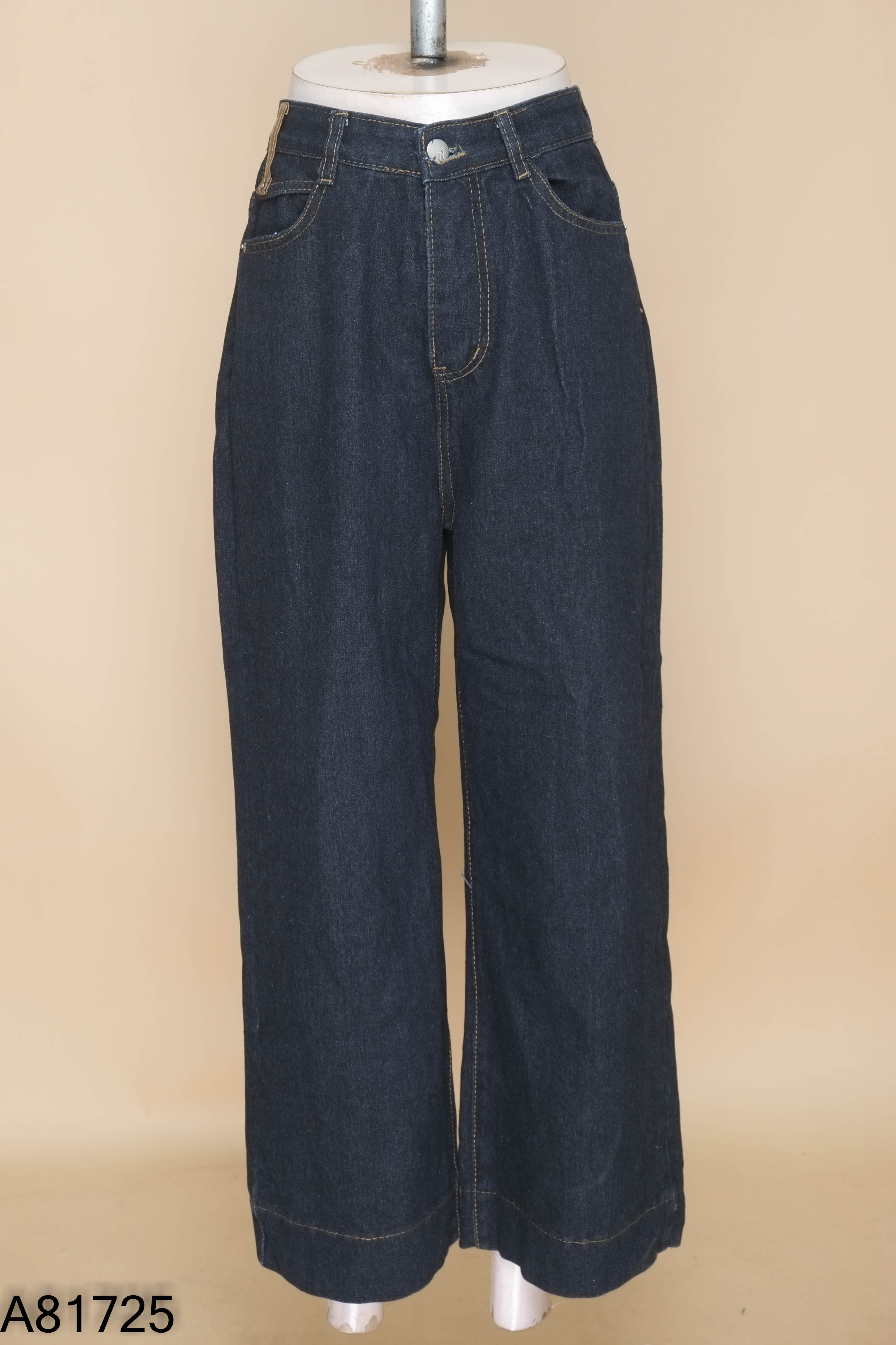 Quần jeans xanh trơn