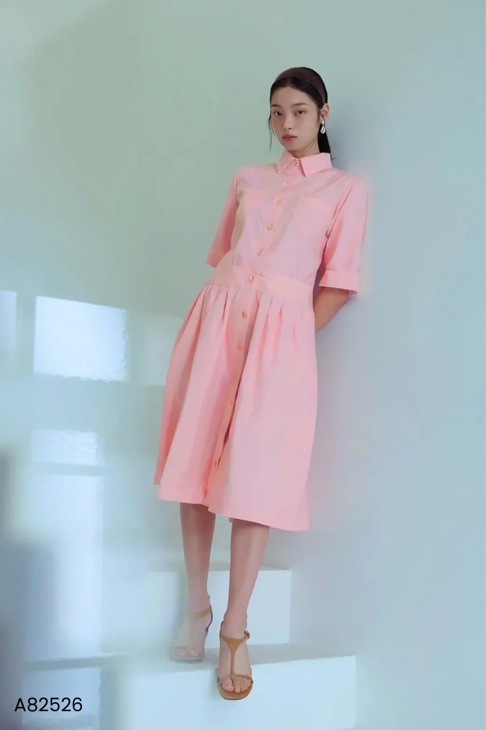 Váy sơ mi hồng xếp ly