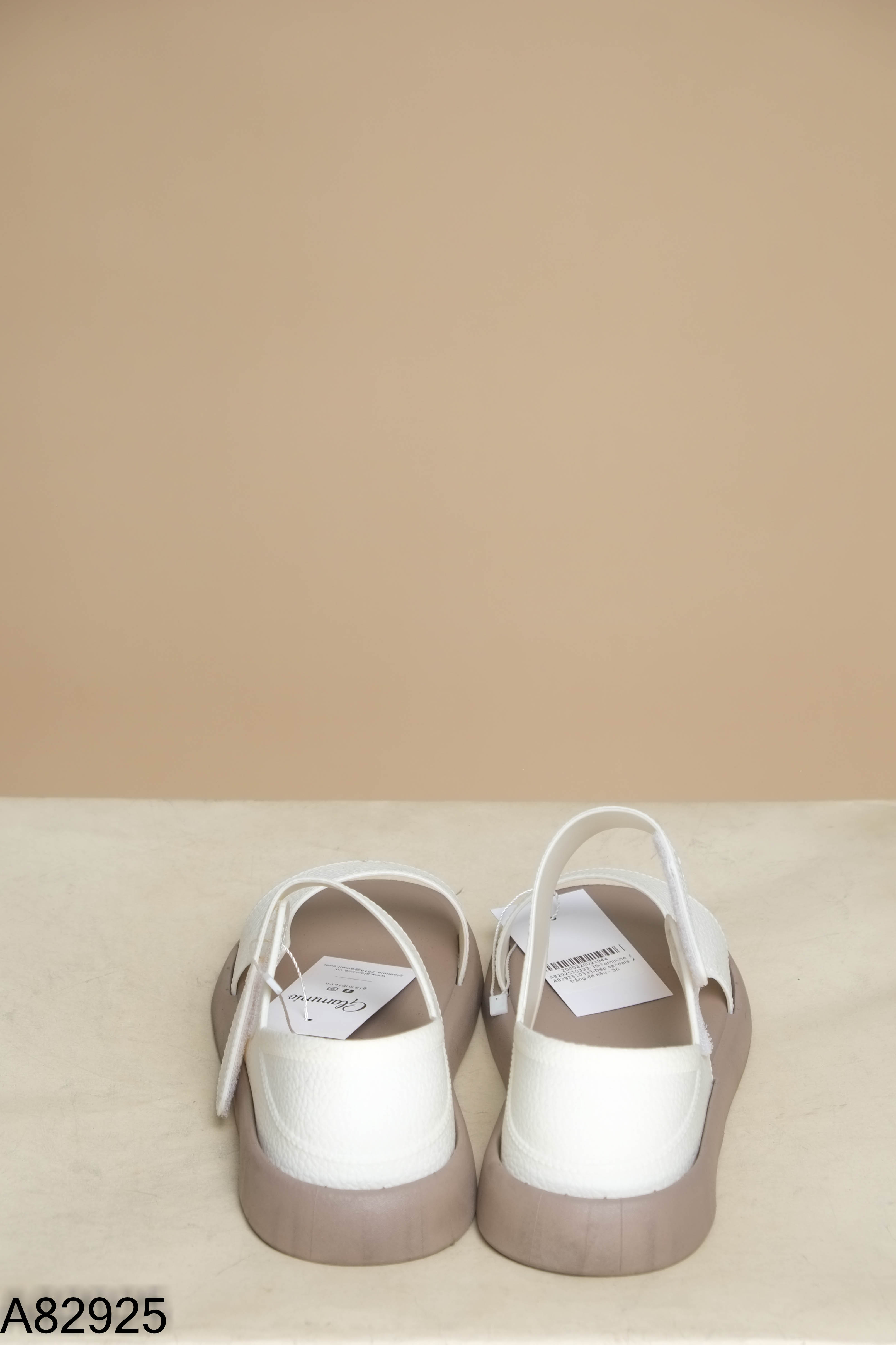 Dép sandals trắng đế nâu