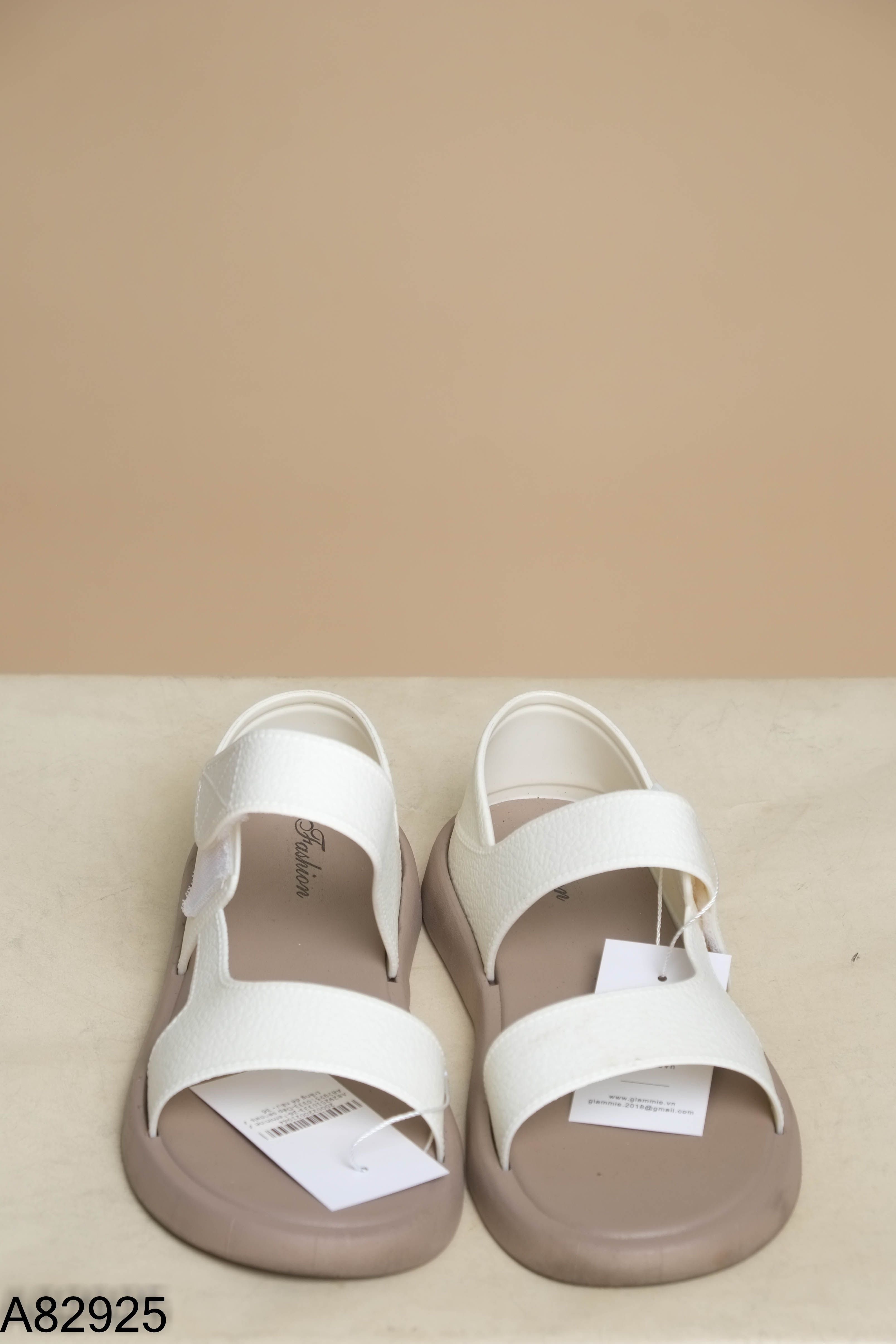 Dép sandals trắng đế nâu
