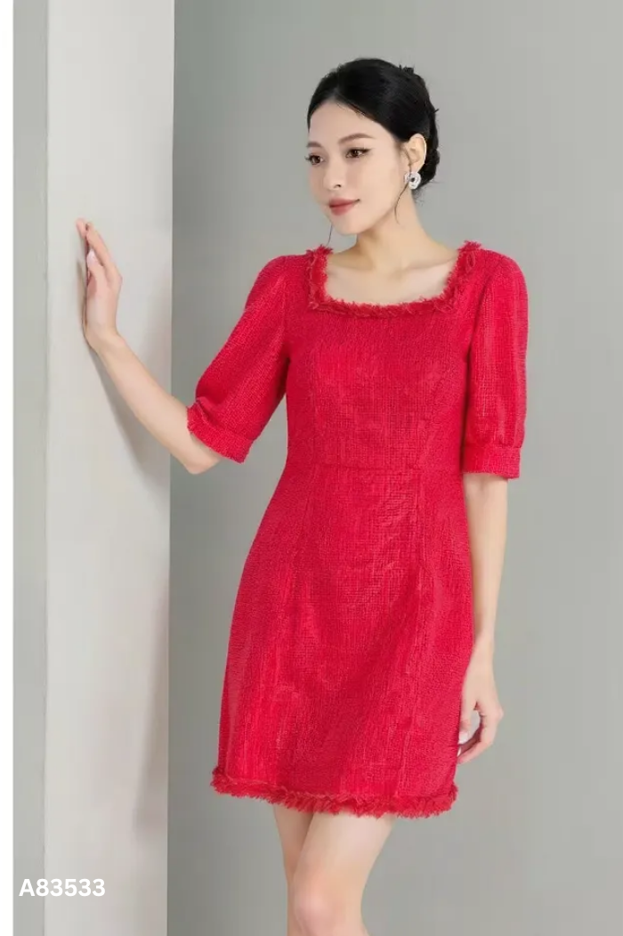 Váy dạ tweed đỏ cổ vuông