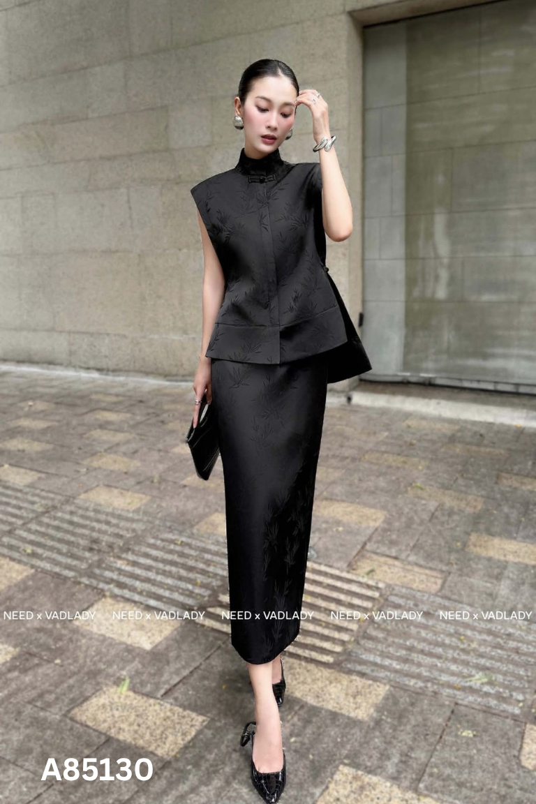 Set NEEDxVADLADY đen họa tiết áo kiểu + chân váy