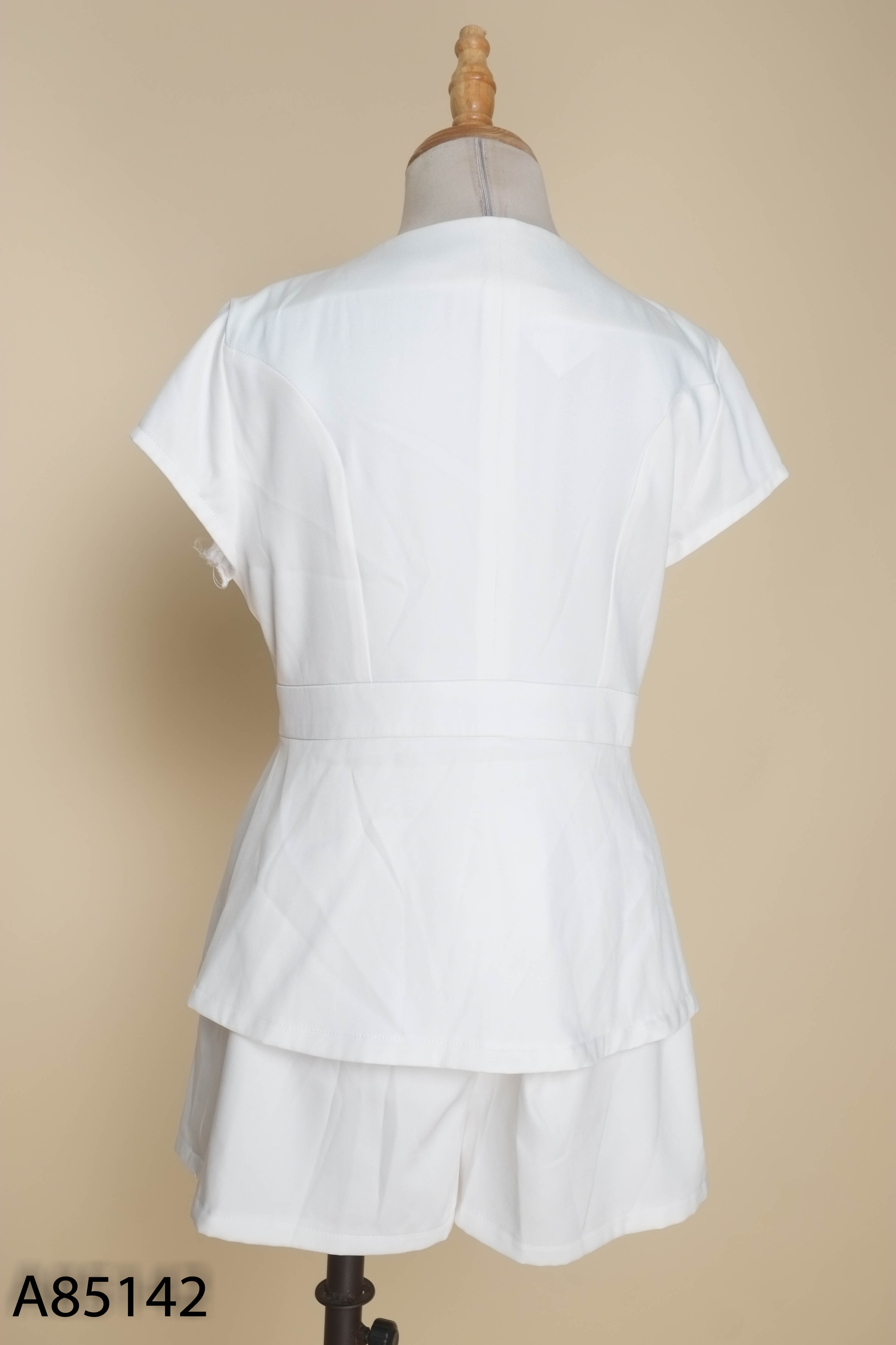 Set Áo nữ trắng kiểu vest + Quần short