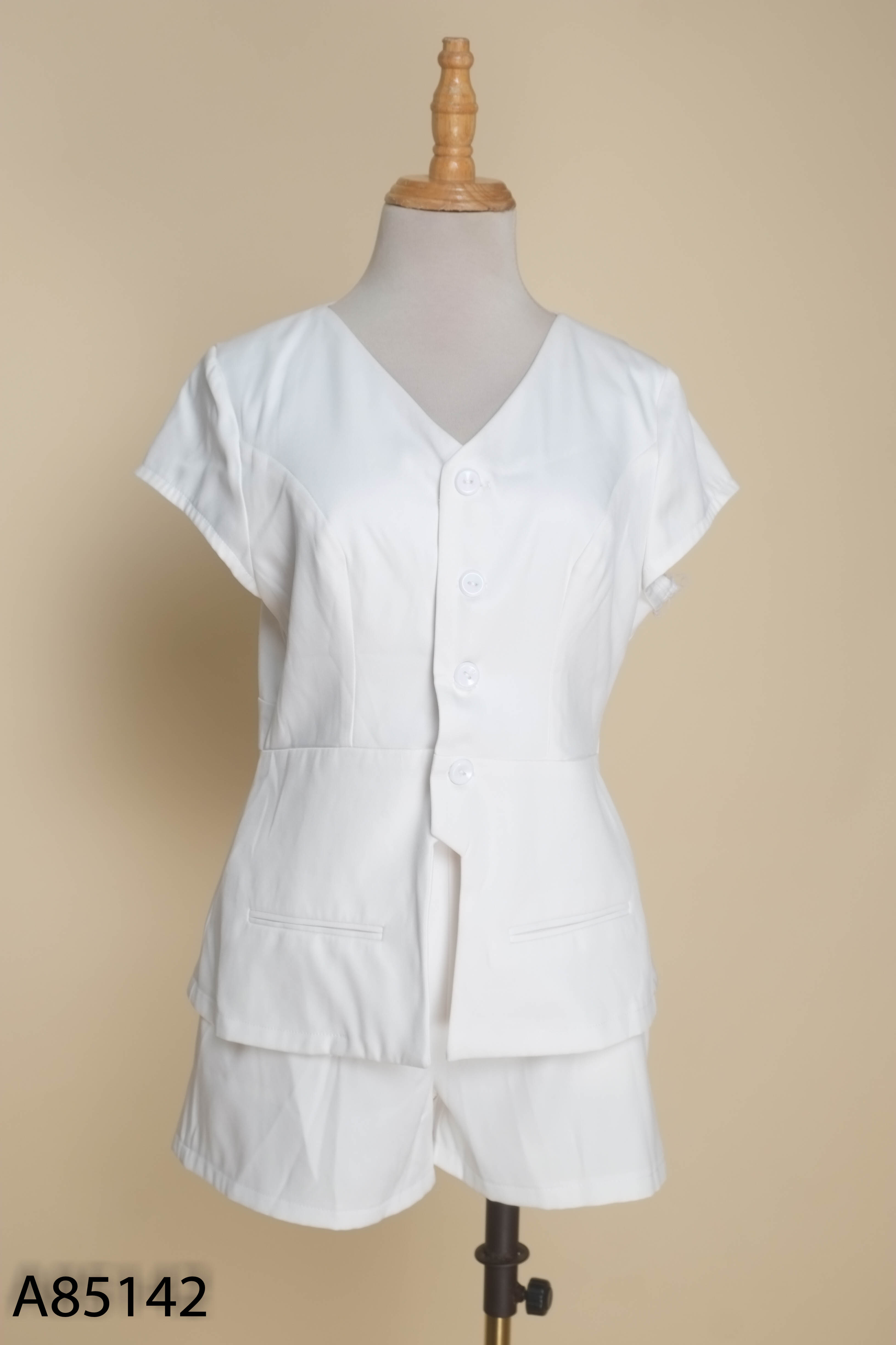 Set Áo nữ trắng kiểu vest + Quần short