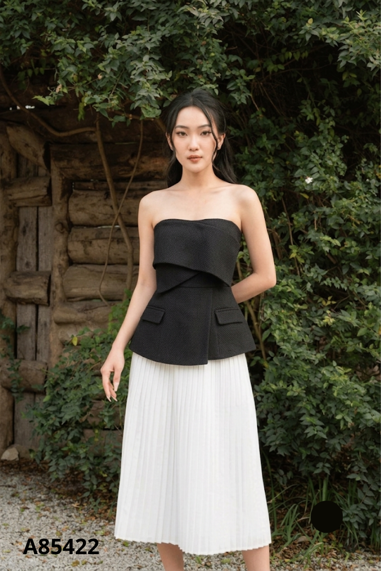 Áo đen trễ vai