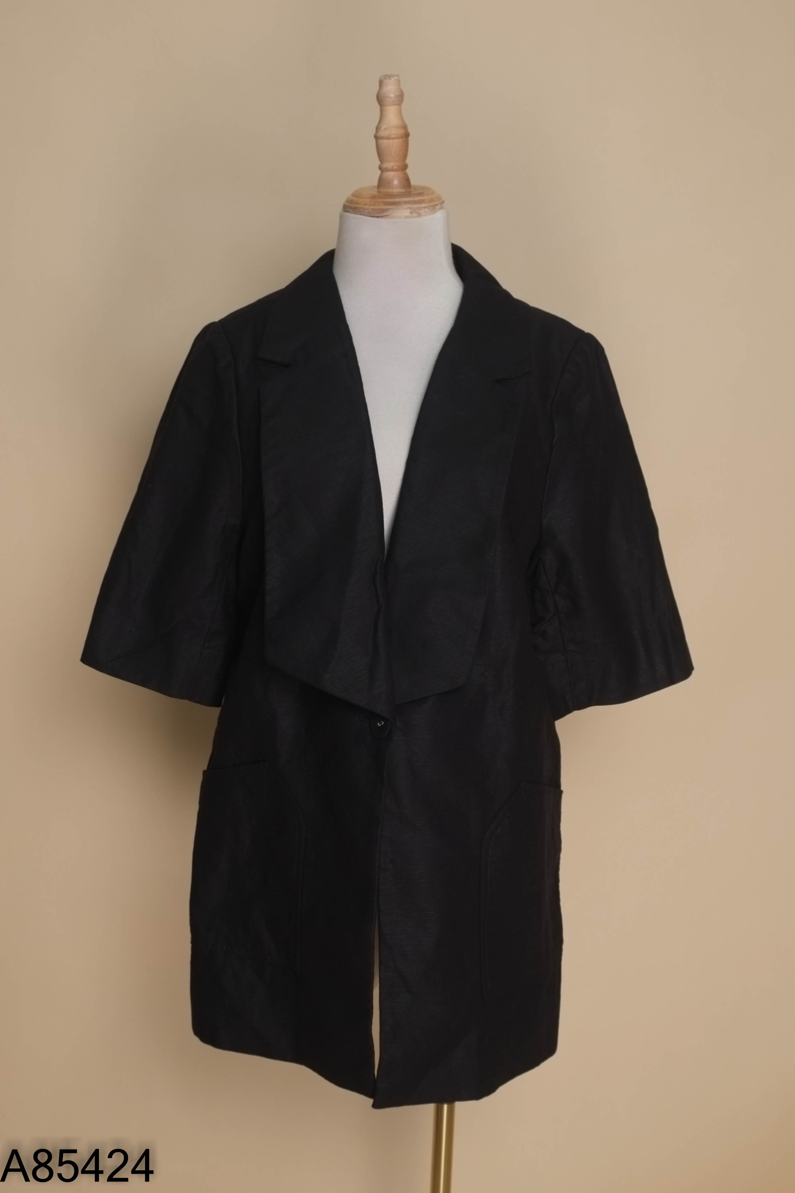 Áo khoác linen đen cổ vest