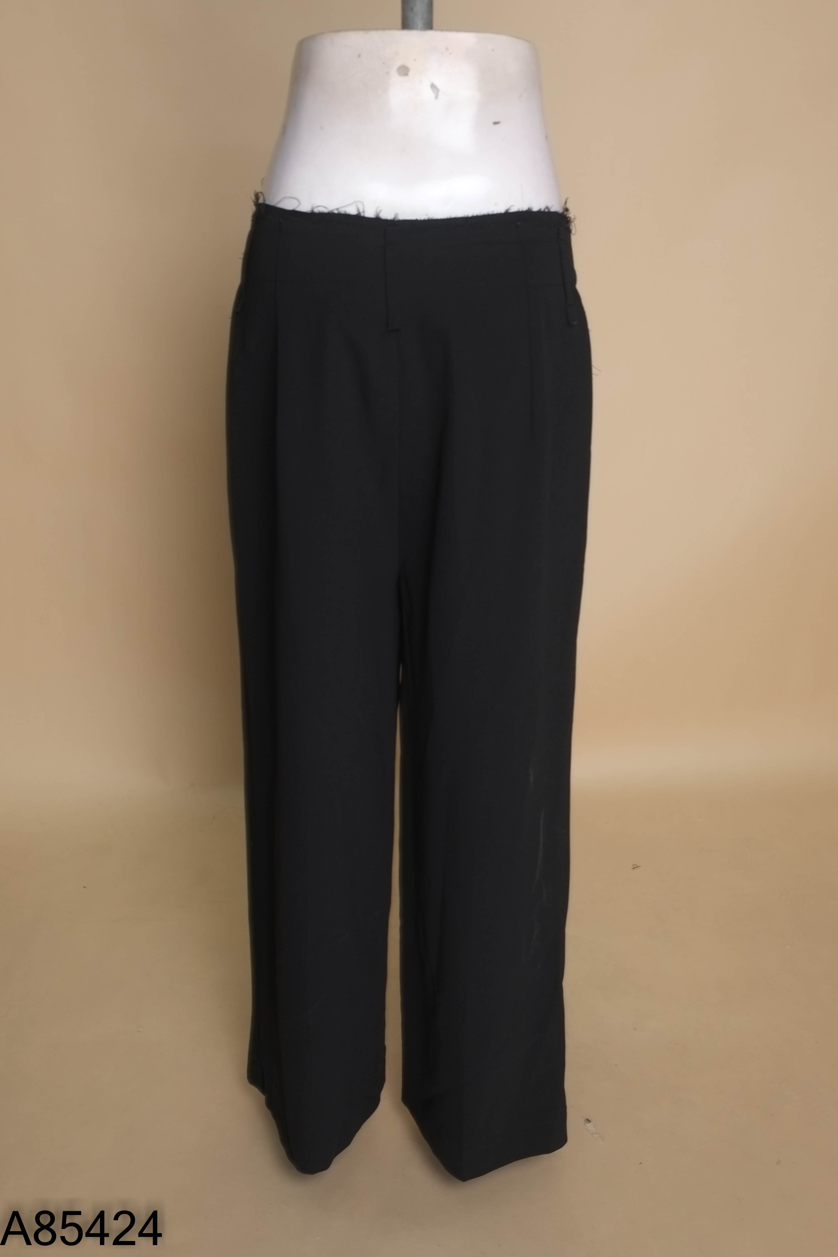 Quần culottes đen tua rua