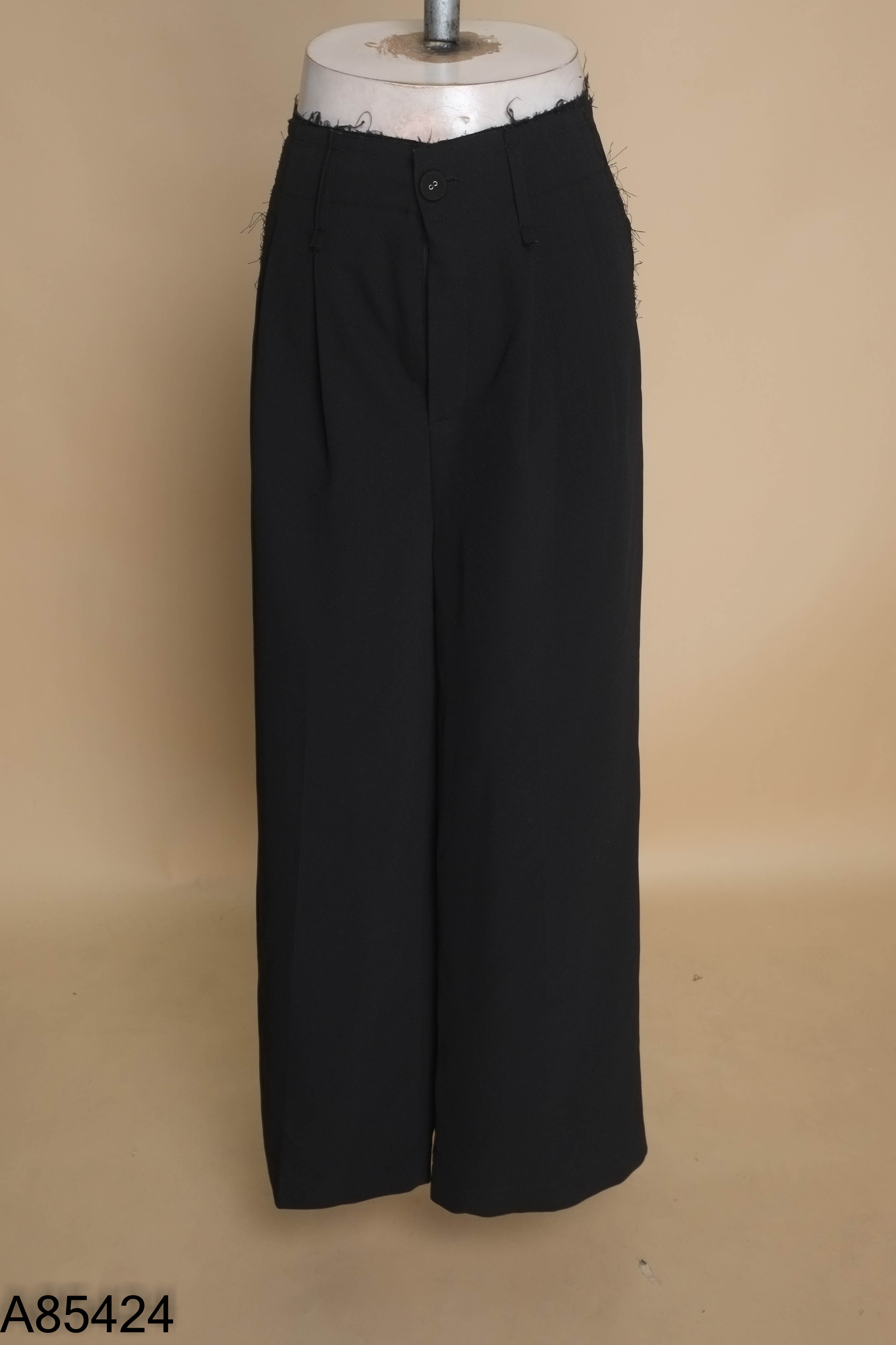 Quần culottes đen tua rua