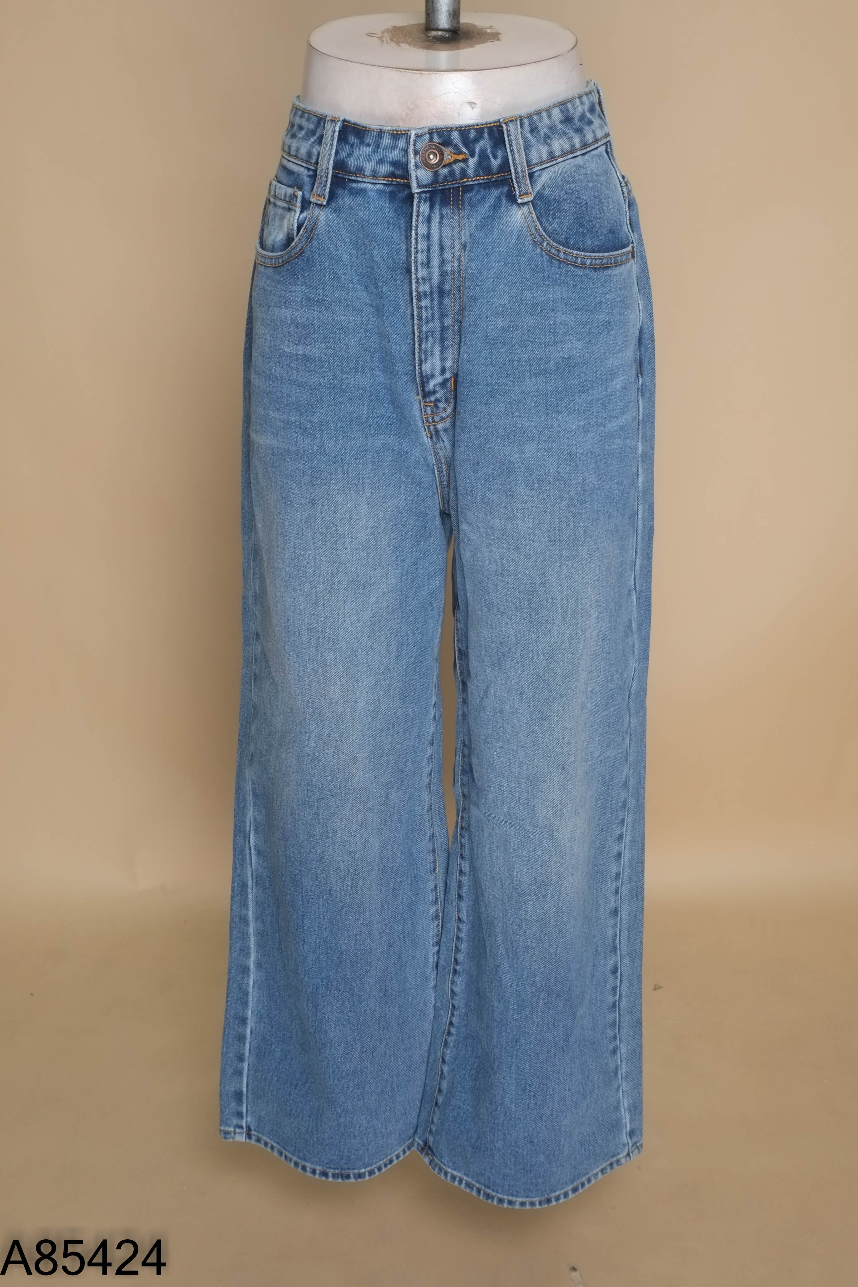 Quần jeans xanh suông