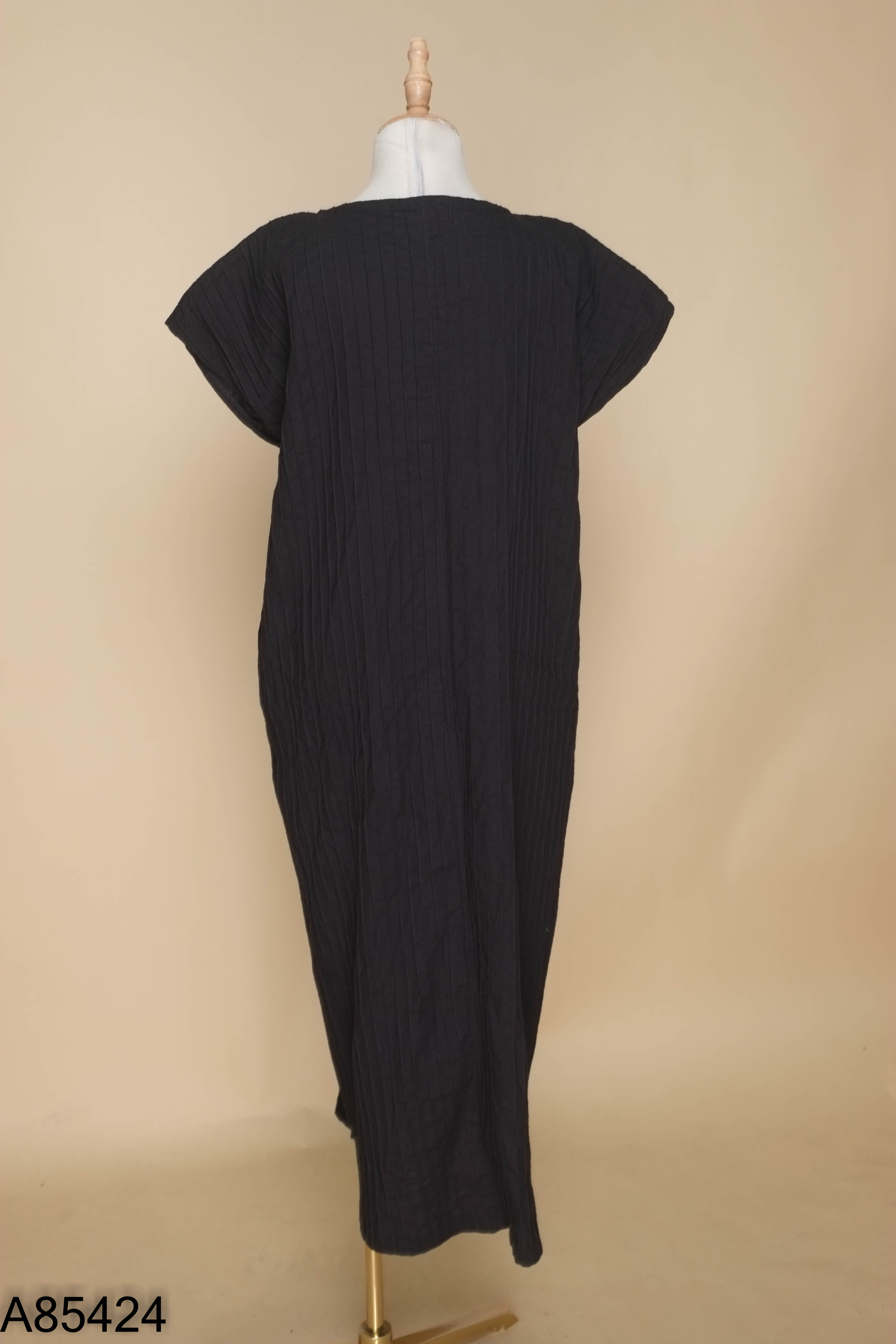 Váy LABO ON linen đen phối cúc