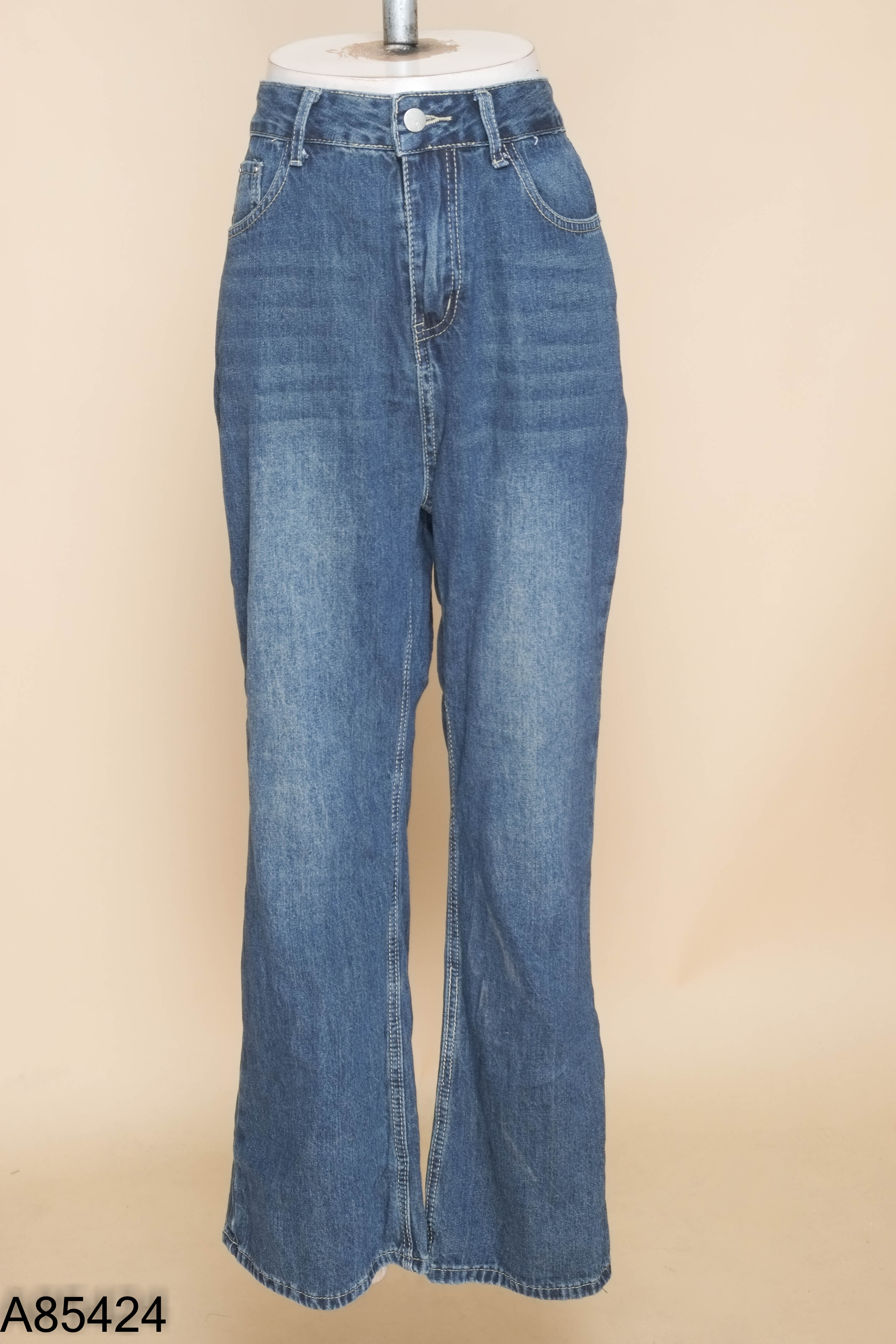 Quần jeans xanh ống suông