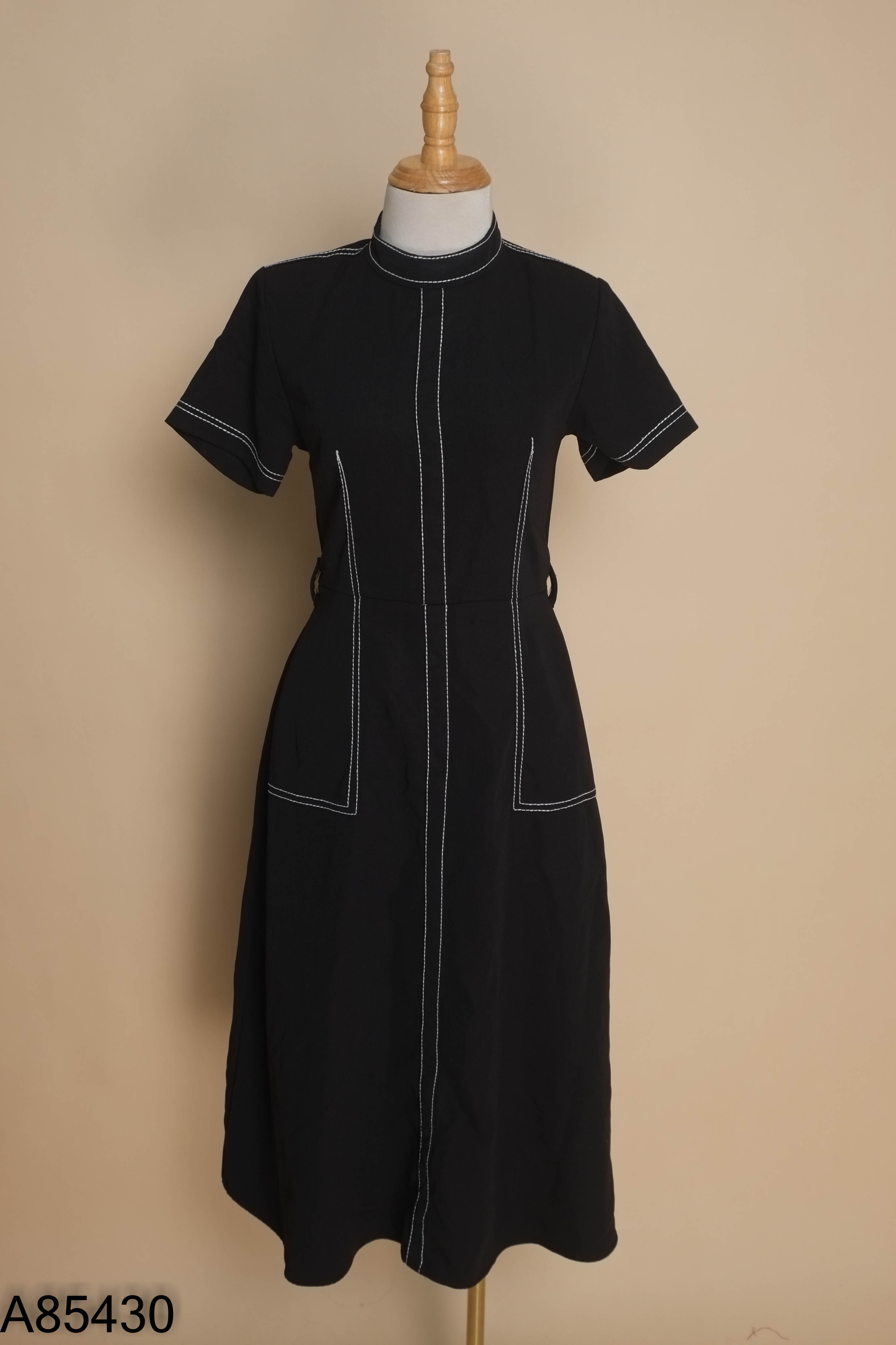 Váy đen EVI viền chỉ trắng