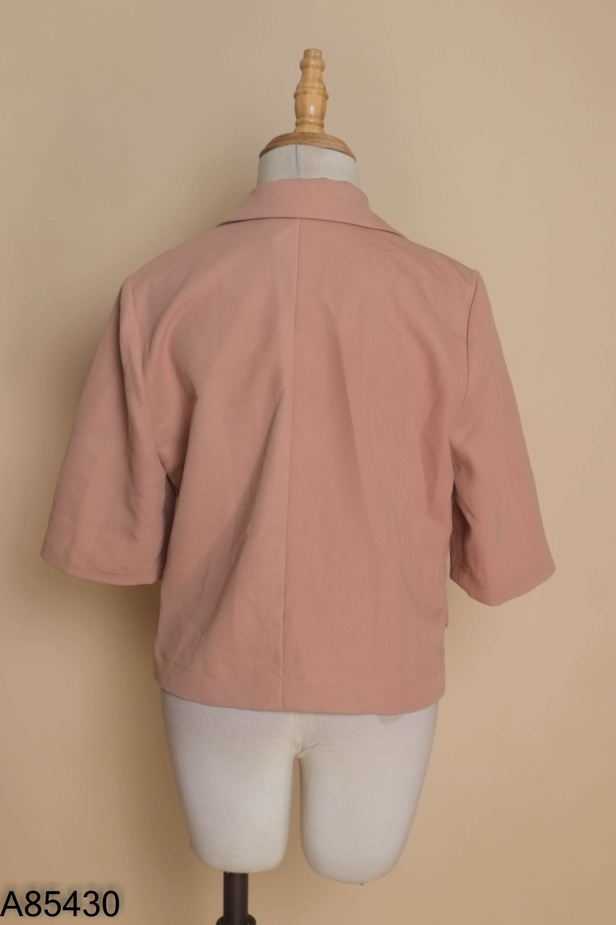 Áo nâu be cổ vest tay lỡ