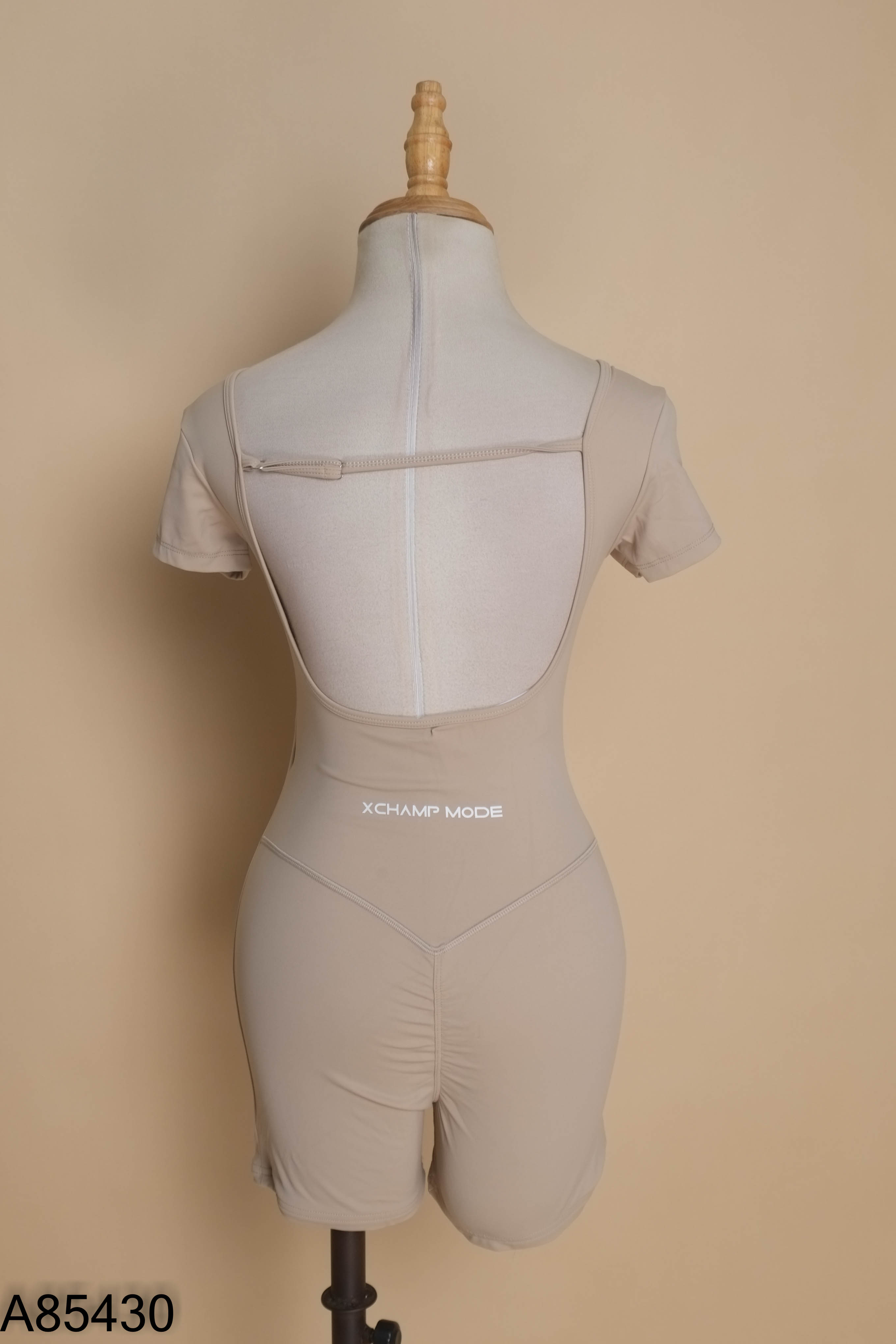 Bodysuits be in chữ