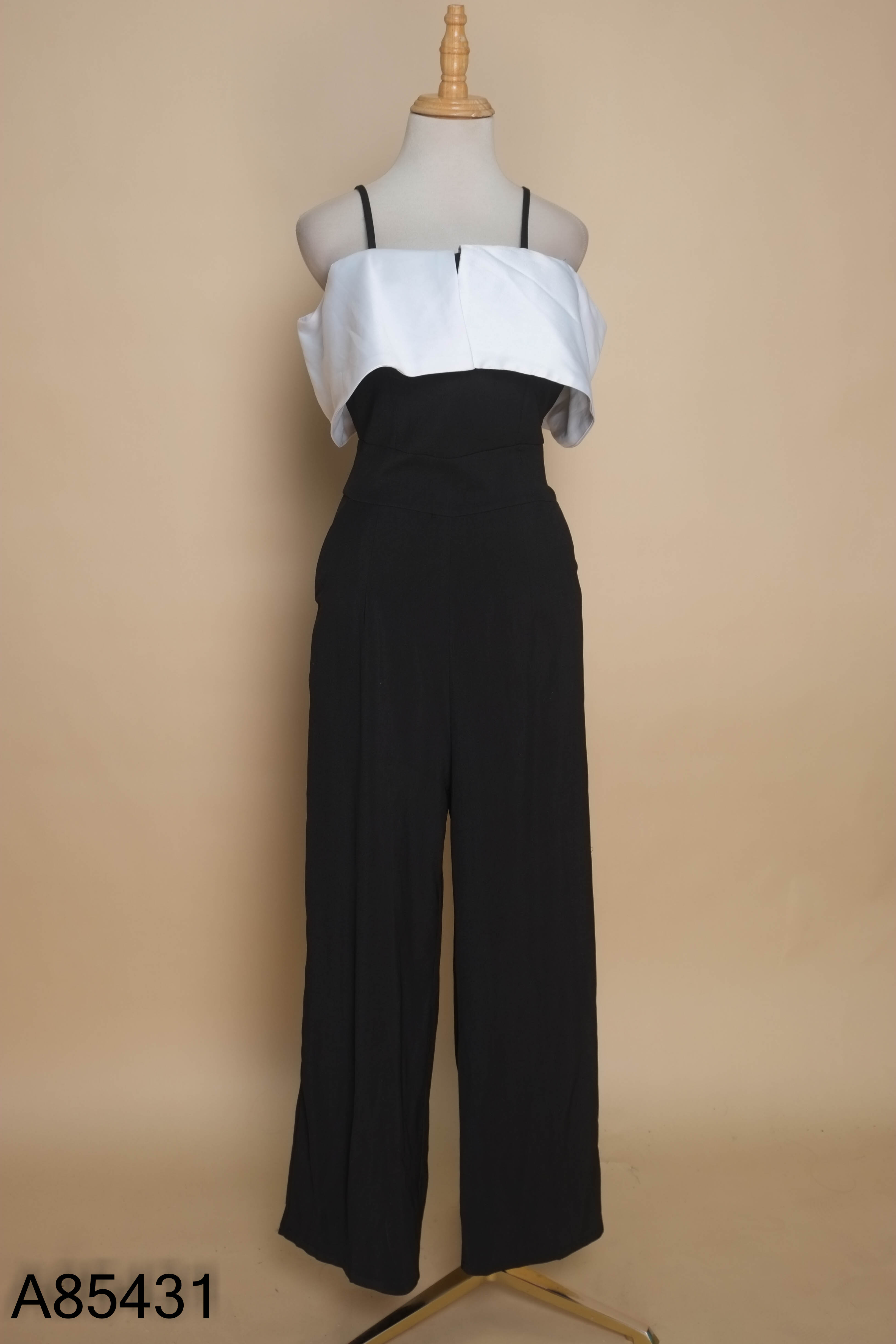 Jumpsuit đen hai dây mix trắng