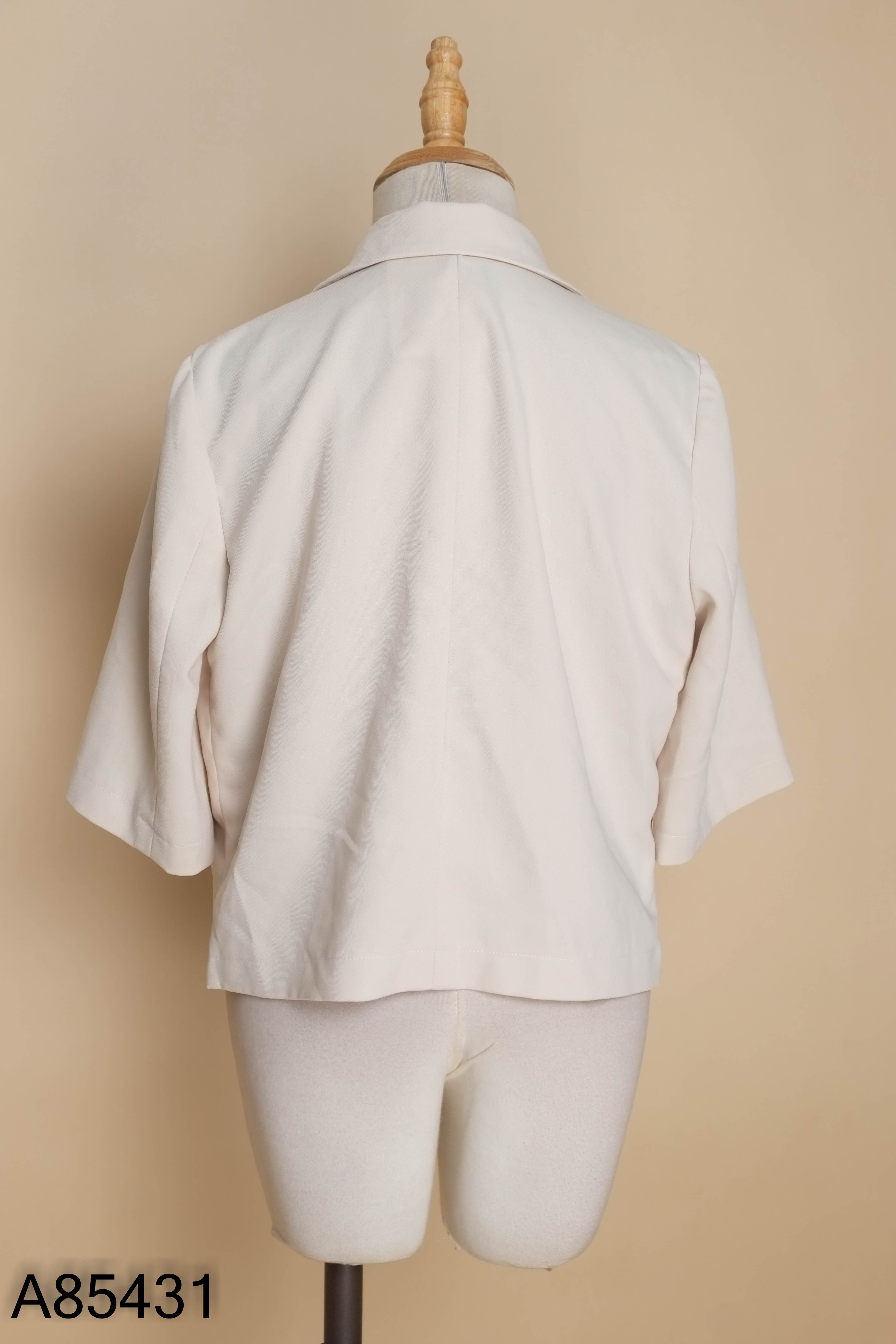 Áo blazer be dáng ngắn