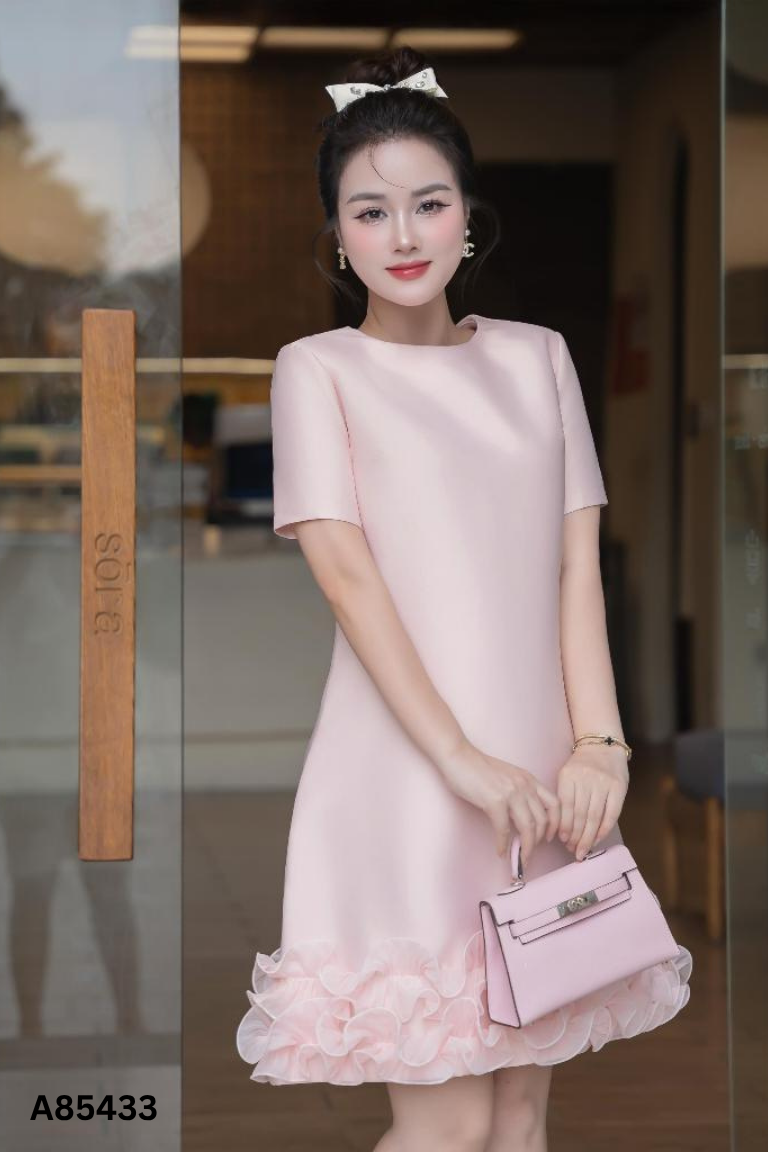 Váy hồng MOLY BY NHAN THANH viền bèo