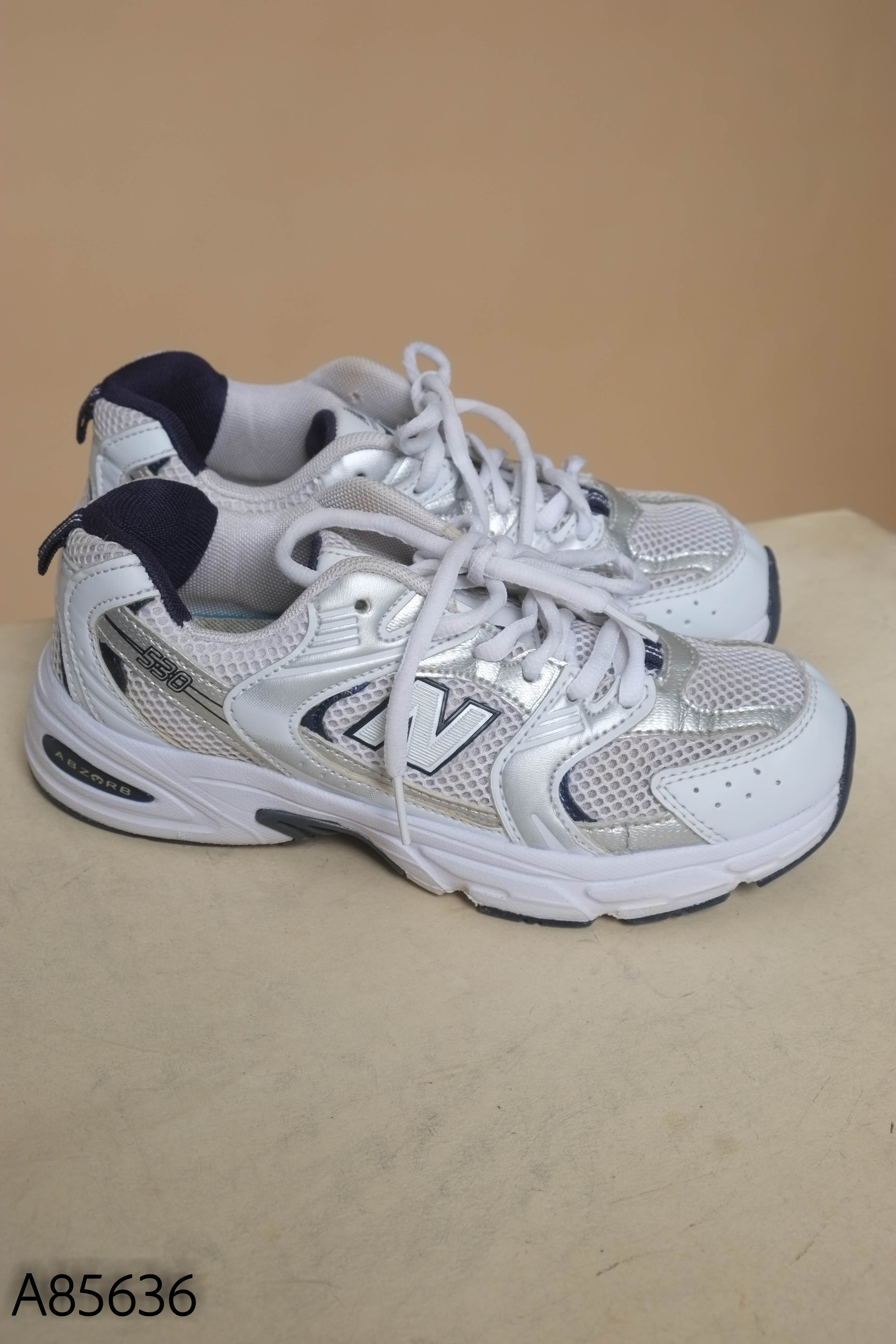 Giày thể thao NEW BALANCE trắng